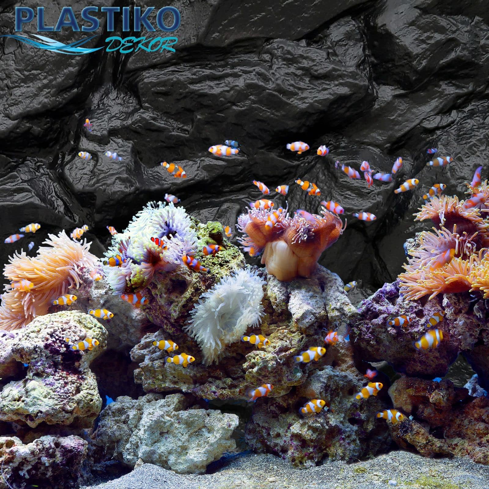 PLASTIKO - Fondo de Acuario 3D I Panel Trasero 150 x 50 cm I Fácil de Montar y Limpiar I No Requiere Pegado I Seguro para Animales I Negro con un patrón de Piedras Altas