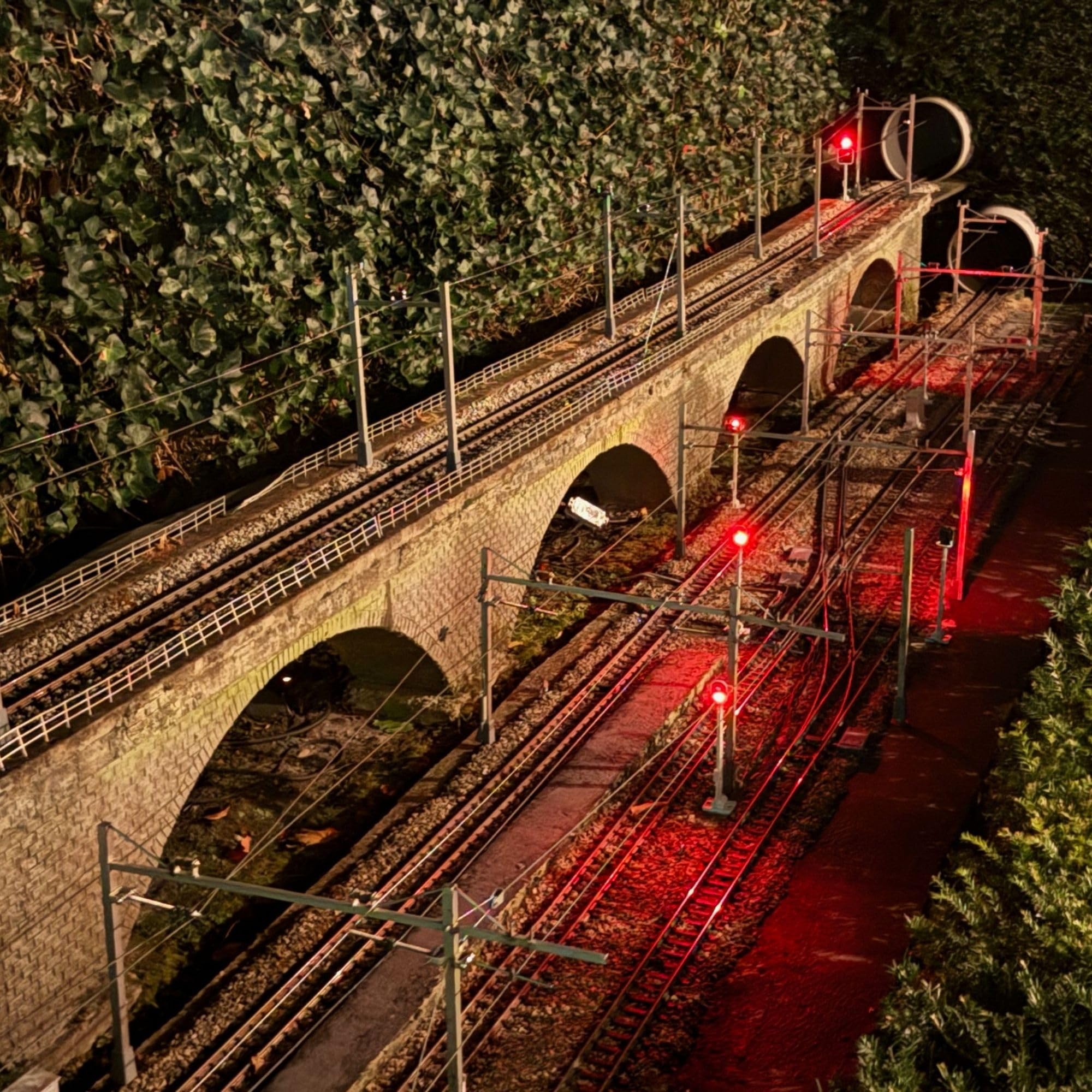 Lichtsignal Typ L RhB für Spur G analog / digital mit Decoder und LEDs - Gartenbahn Spur G (3X 3-Fach)