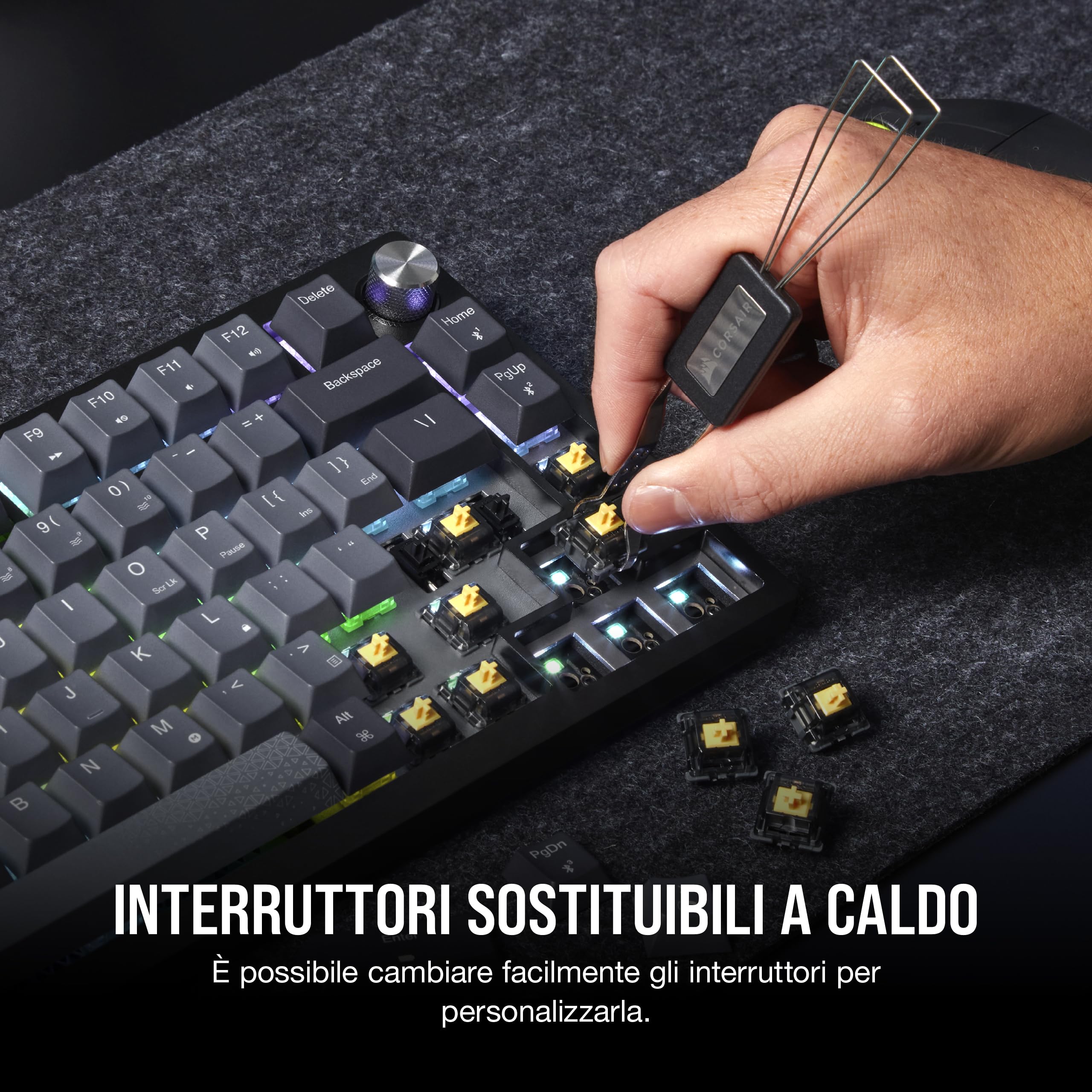 Corsair K65 PLUS WIRELESS 75% RGB Tastiera Meccanica da Gioco — Nero/Grigio | QWERTY IT, Interruttori Lineari MLX Red Pre-lubrificati, Tasti PBT Dye-Sub, Compatibile con iCUE, PC, PS5, PS4, Xbox
