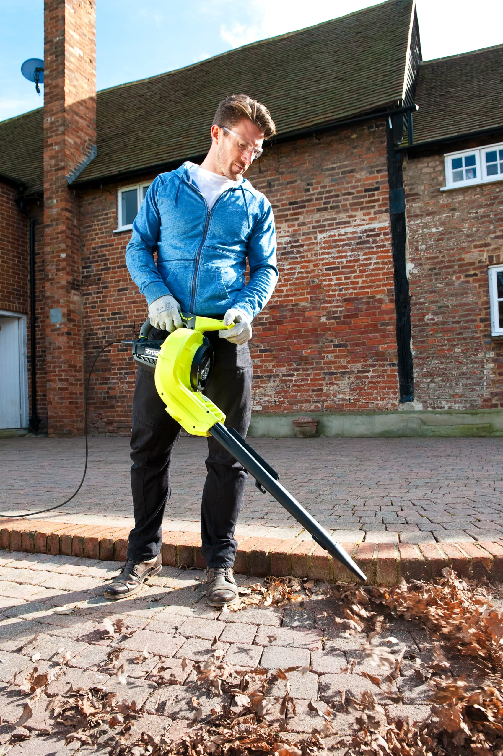 RYOBI - Soplador/Aspirador/Triturador Eléctrico 3-en-1 - Limpieza Hojas, Pasillos Exteriores, Terrazas, Céspedes Jardines Medianos y Grandes - 1 Bolsa Impermeable 45L - RBV3000CESV