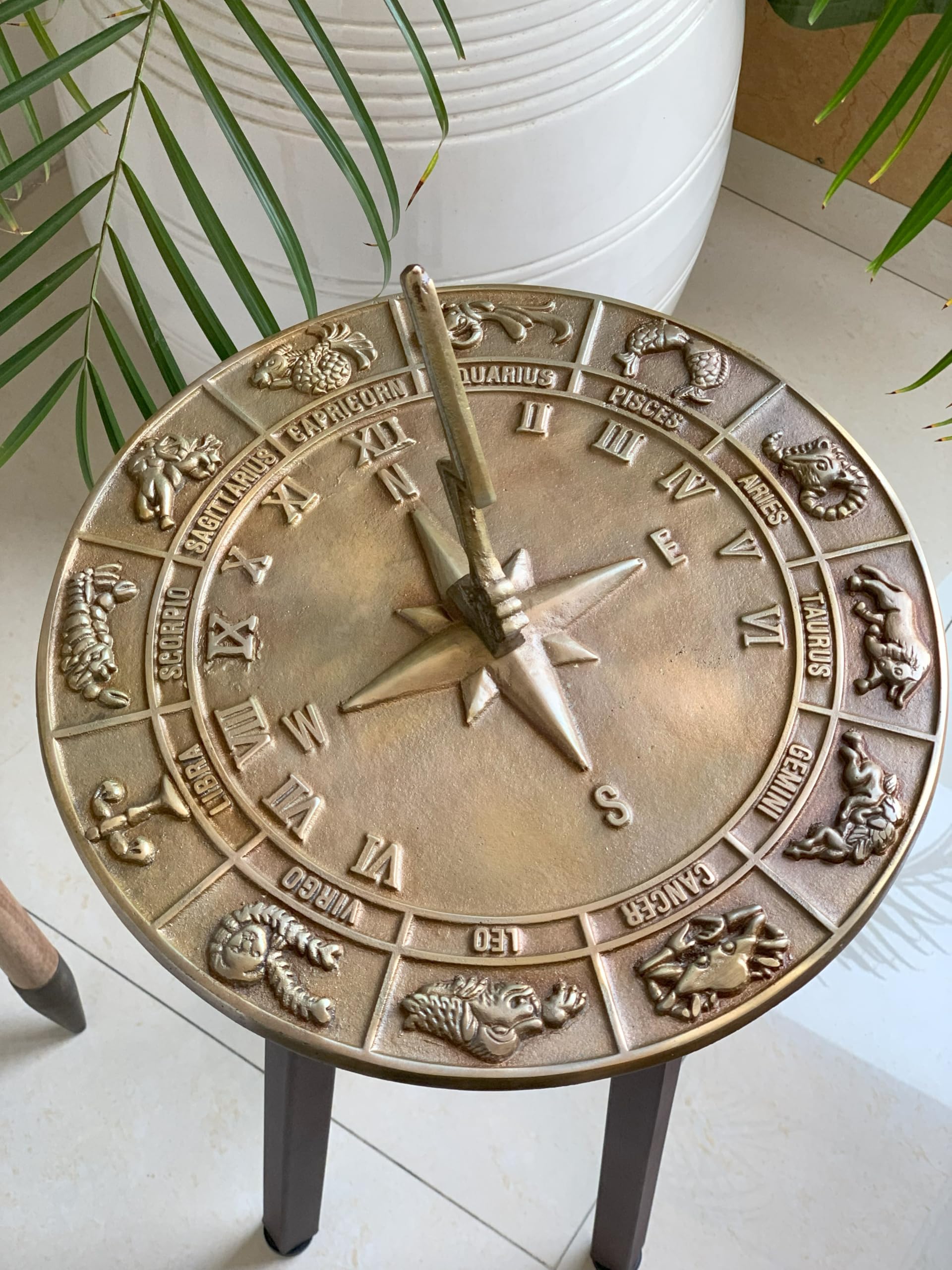 Reloj solar de latón zodiacal de 30,5 cm ideal para decorar terrazas exteriores y patios rústicos