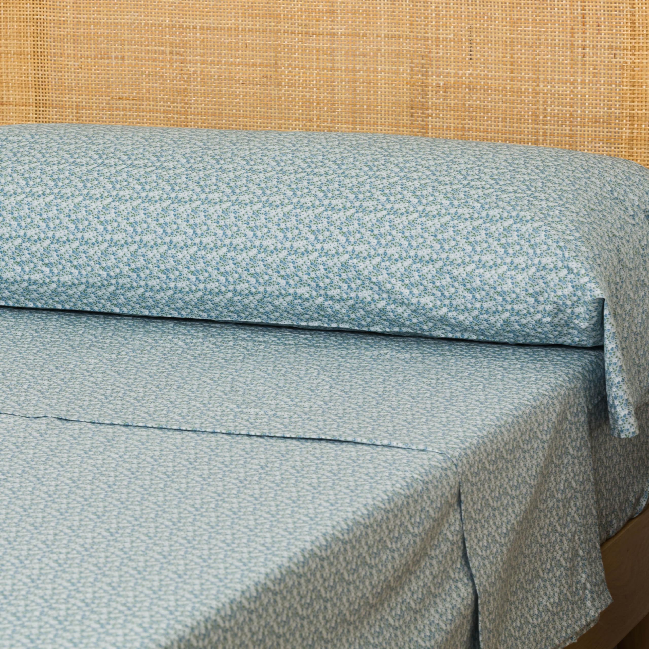 TRAMAS+ Sabanas 200x190/200cm 100% algodón Suave, Juego de sábanas 4 Piezas, Sabana Bajera Ajustable, Encimera, 2 Fundas de Almohada 110x45cm, Certificado Oeko Tex- Cama 200, Cris Celeste