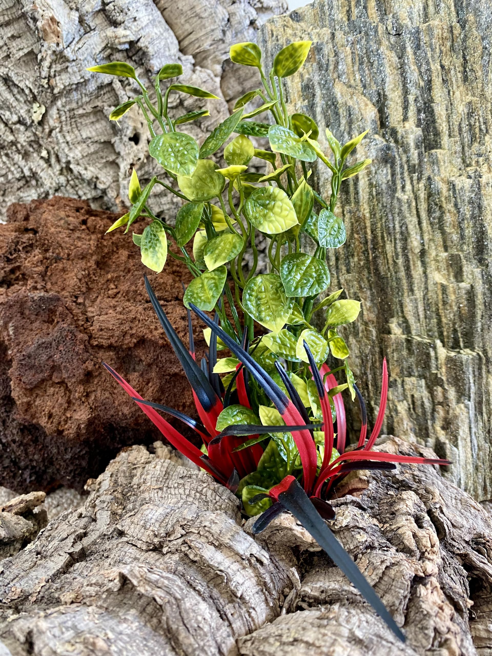 Tyrol - Plante d'Aquarium Artificielle - Décoration pour Aquarium - Plante en plastique sur Socle - Plante d'Intérieur Lotus - Ancrage Facile au fond de l'Aquarium - Fabriquée en France