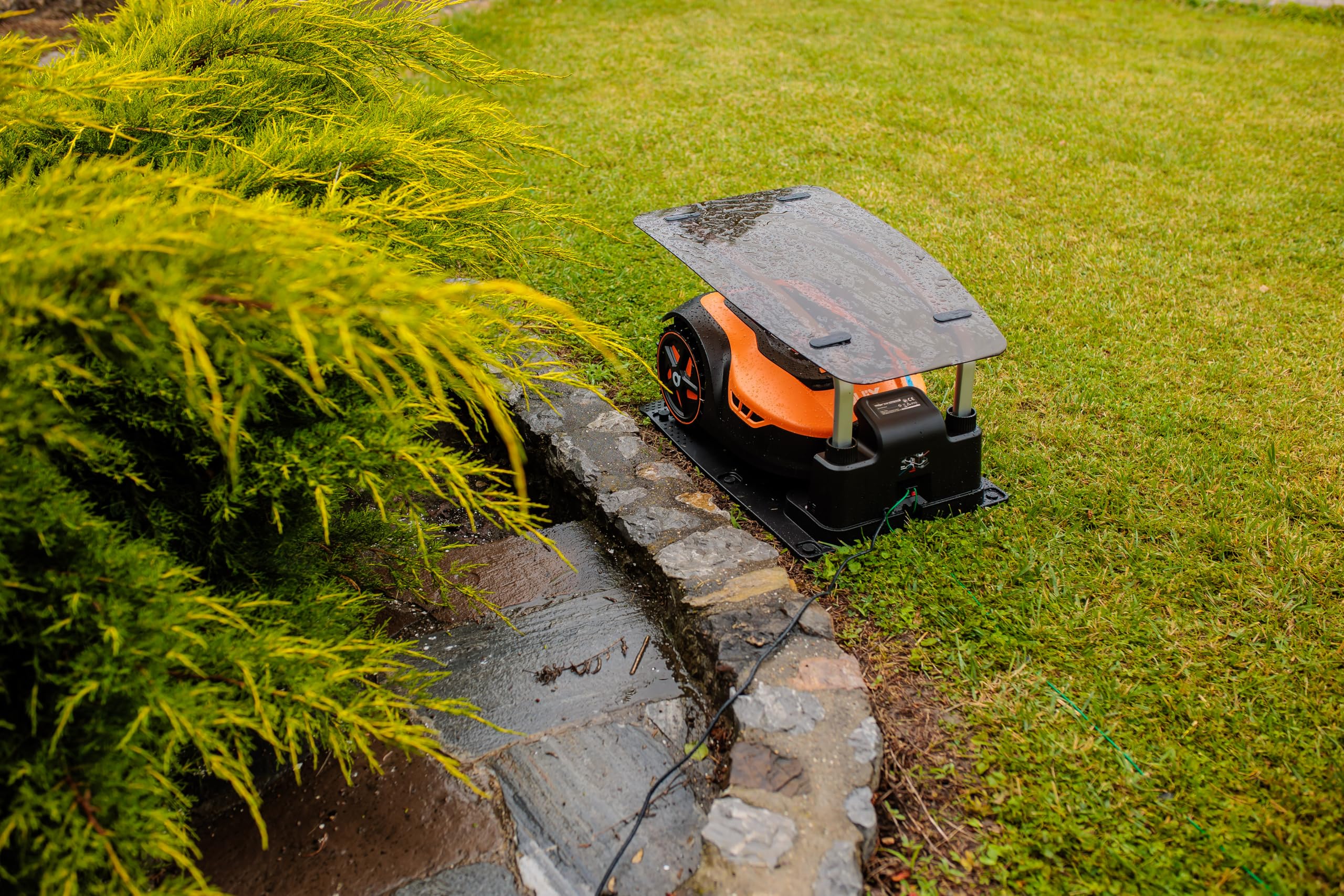 Villager QUIX Robot cortacésped – Robot cortacésped con batería de 18 V para 1000 m² – WiFi y Bluetooth, Control de aplicación, Ancho de Corte de 180 mm, Altura de Corte de 25 – 60 mm, hasta 45% de