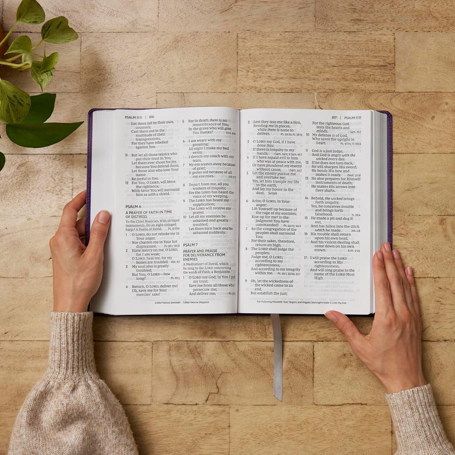 NKJV Giant Print End-of-Verse Reference Bible, Brown Leathersoft, Red Letter, Comfort Print: Holy Bible - Image 6