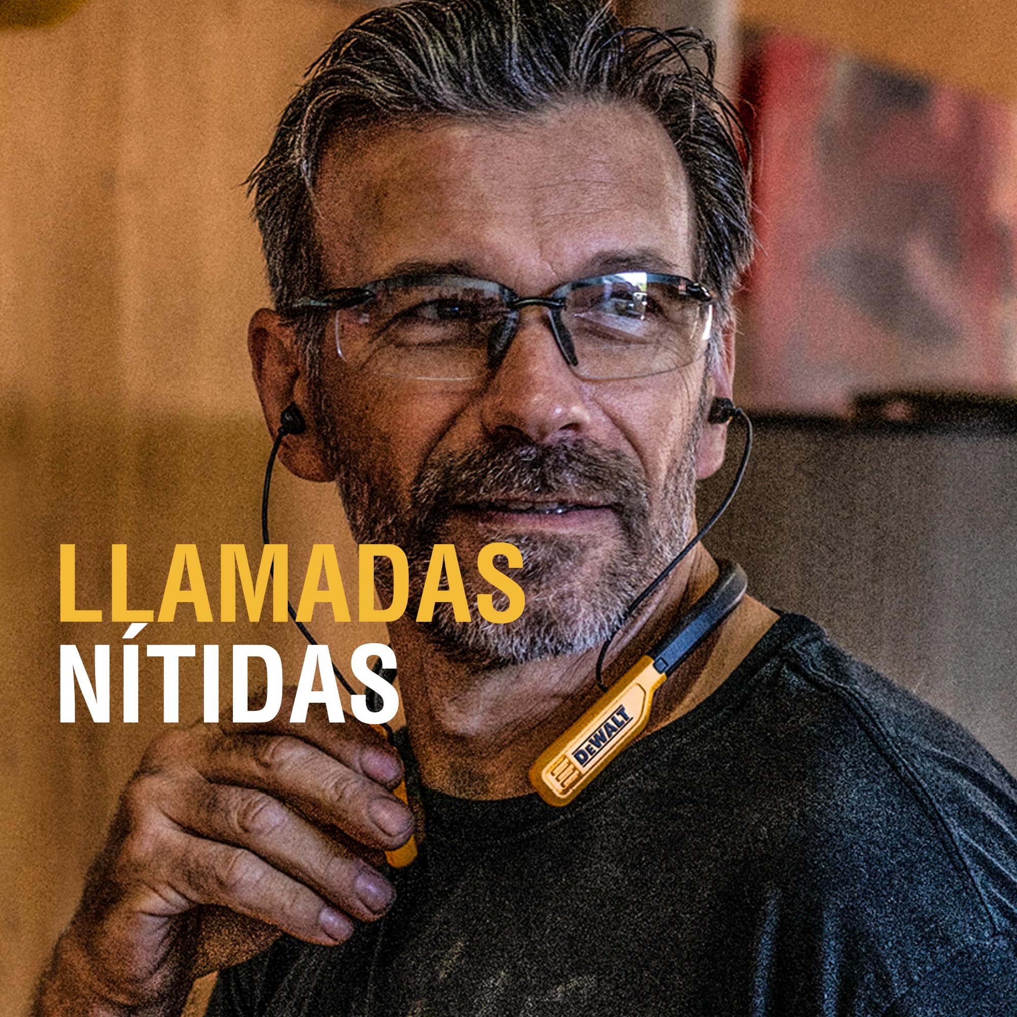 DEWALT Auriculares Resistentes con Bluetooth, Auriculares inalámbricos Alrededor del Cuello con 30 H de Tiempo de ejecución + Aislamiento de Ruido, Auriculares inalámbricos magnéticos Seguros