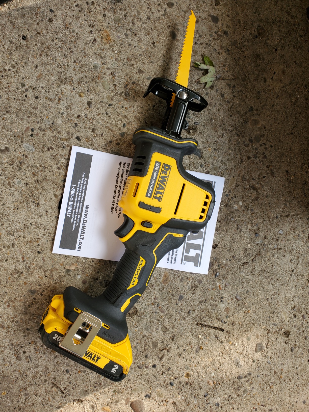 DEWALT 20V MAX ATOMIC Lithium-Ion Cordless Brushless One-Handed Reciprocating Saw (Tool Only) photo review