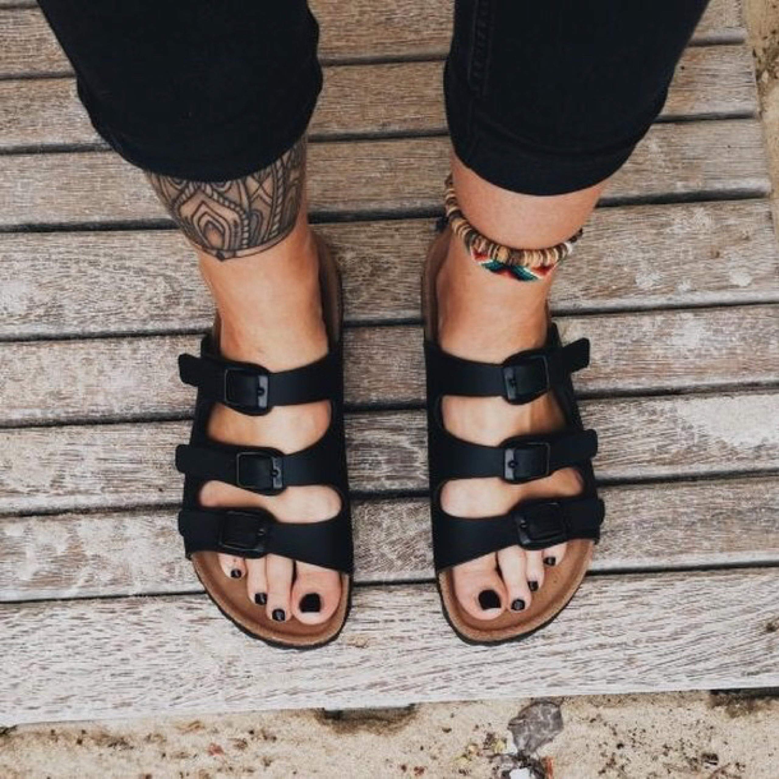 BOnova Menorca Pantolette Damen in 7 Farben und von Größe 35 bis 43. Der moderne Hausschuh für den Sommer. Bequemes Kork Fußbett – Laufen wie auf Wolken. Hergestellt in der EU