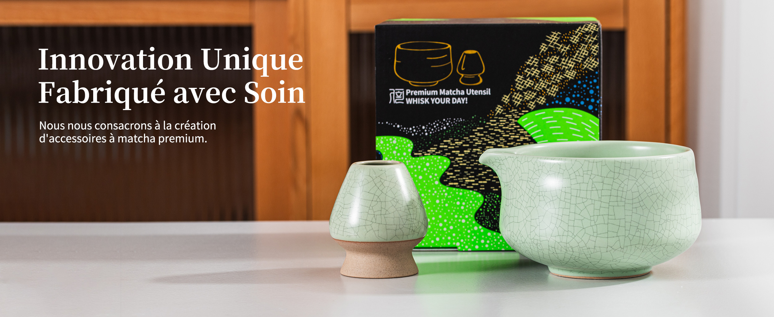 TEANAGOO Lot De 2 Bols à Matcha Avec Bec, Bol à Matcha En Céramique Et Porte -fouet, 2 Pièces Macha Chawan De 510 Ml, Vert Clair Mat Avec Couture Noire Avec Support, Bol