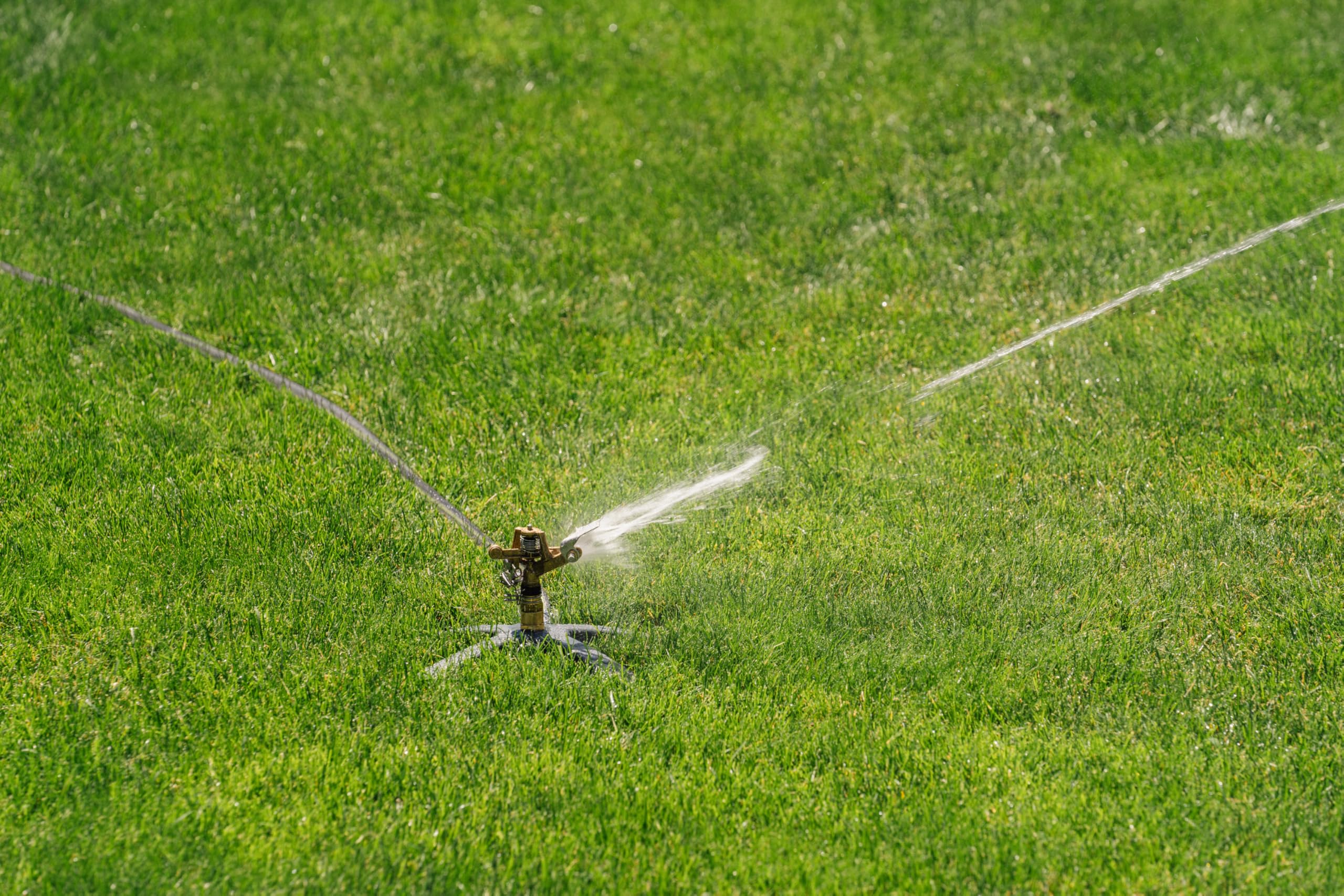 GEKA Kreis- und Sektorenregner V 80 B (Wurfweite ca. 13 m, 2-4 bar, Sektor 20°-360°, Schwinghebelregner, Gartensprinkler, Gartenbewässerung) 17.0012.9, Grau