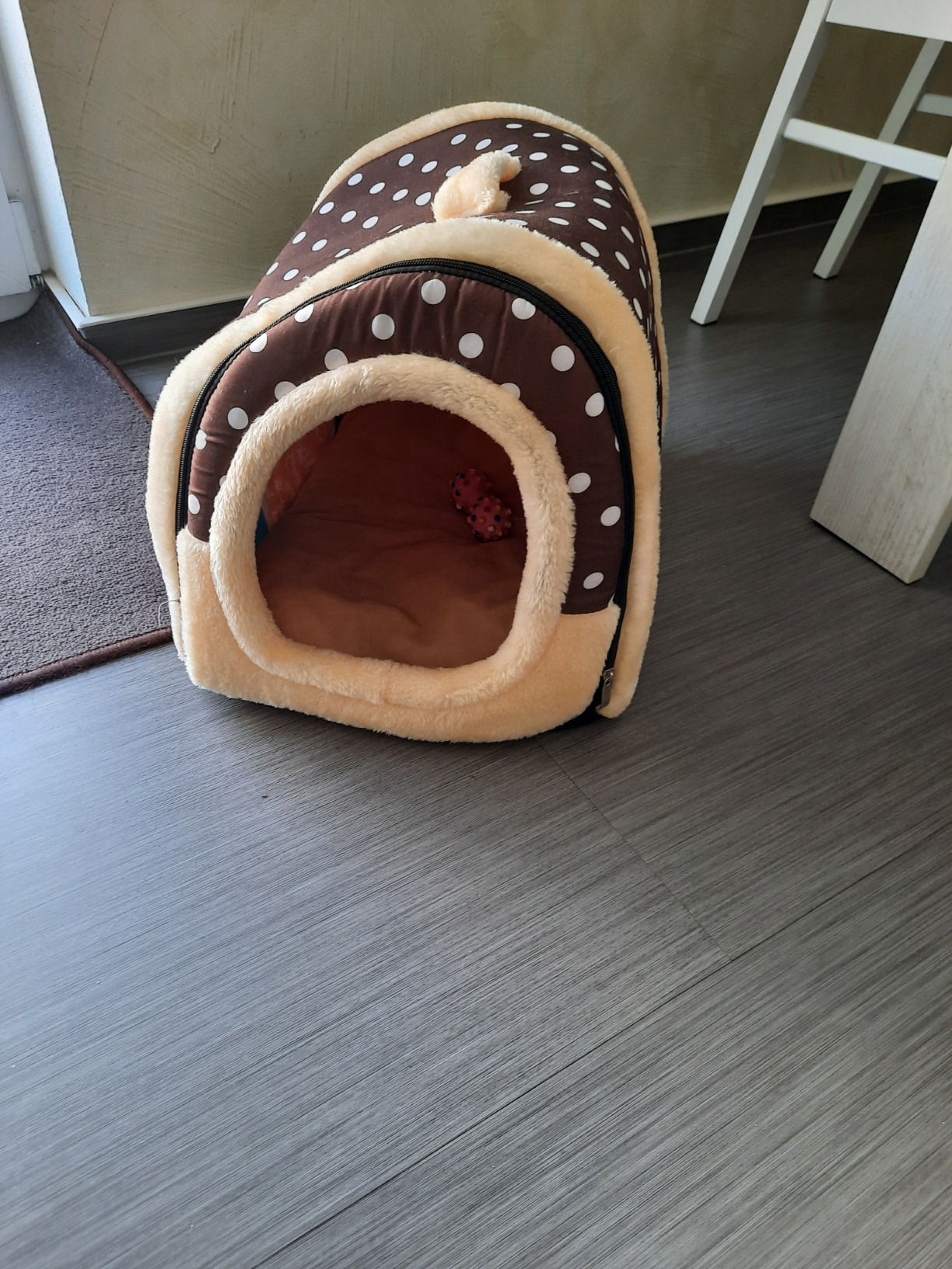 Prinzessinnen-Erdbeer Hundebett Mit Baldachin – Handgefertigt, Aus Baumwolle, Mit Süßigkeiten-Kissen, Größe S (50x30x50 Cm)