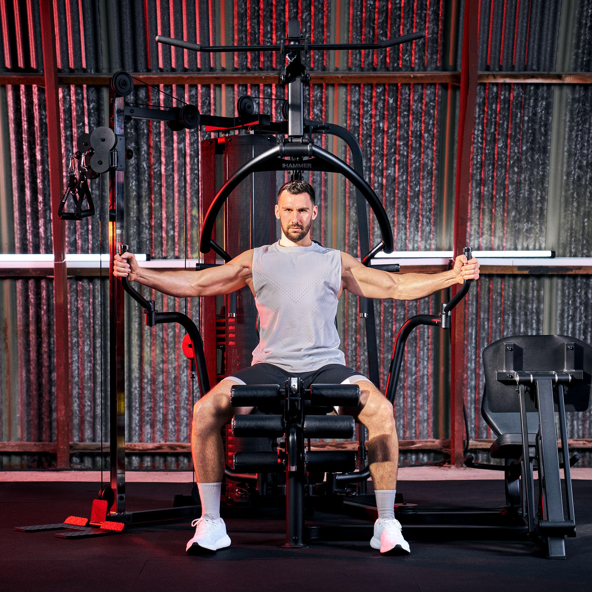 HAMMER Kraftstation Autark 6800 ´26 - Studio-Trainingsturm, Beinpresse, Seilzugturm mit höhenverstellbarem Kabelzug, 100 kg Gewichteblock verteilt auf 20 Platten à 5 kg