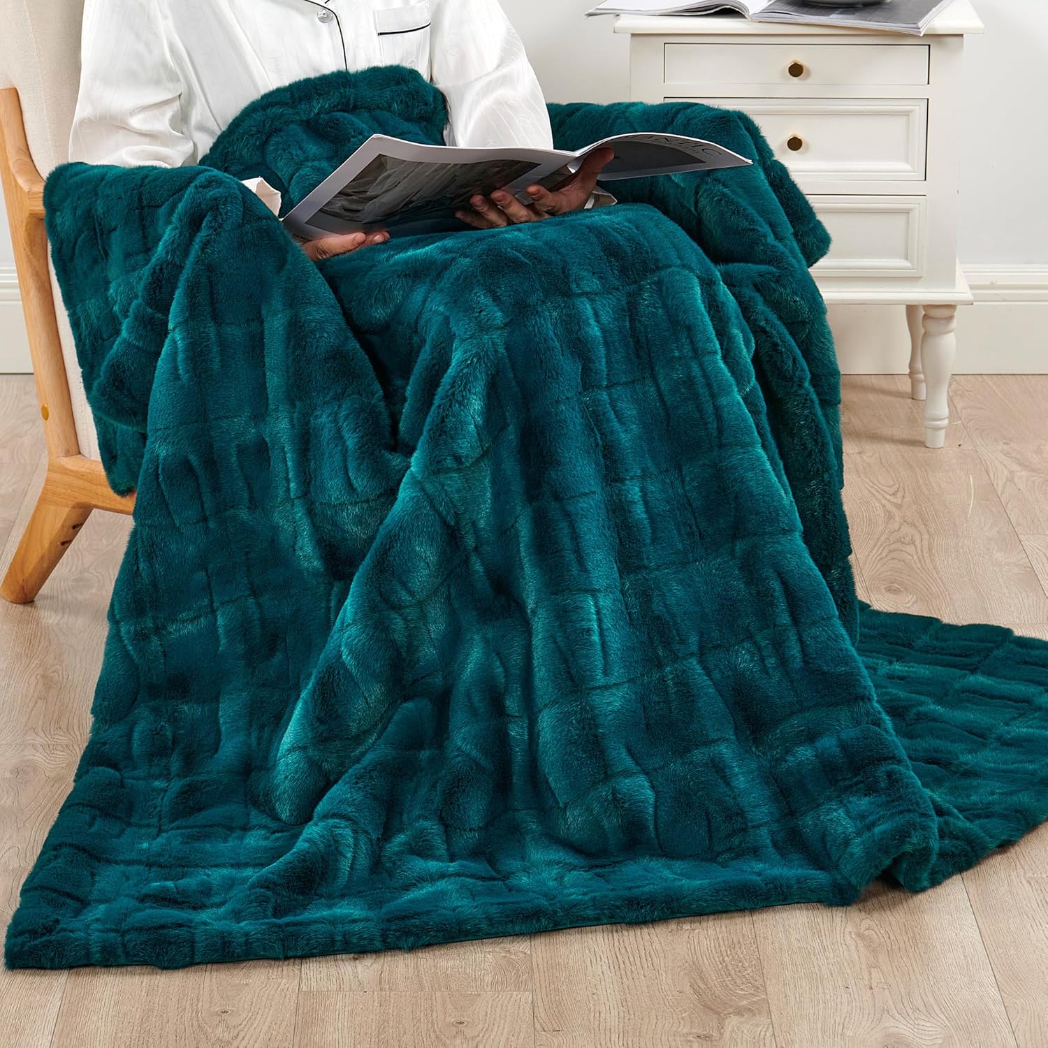 Home Soft Things Stylish Faux Fur Throw Blanket with Micromink Back, Breathable Throw for All Seasons, Cozy Warm Blanket for Bed, Sofa and Camping, 50"x60", Teal