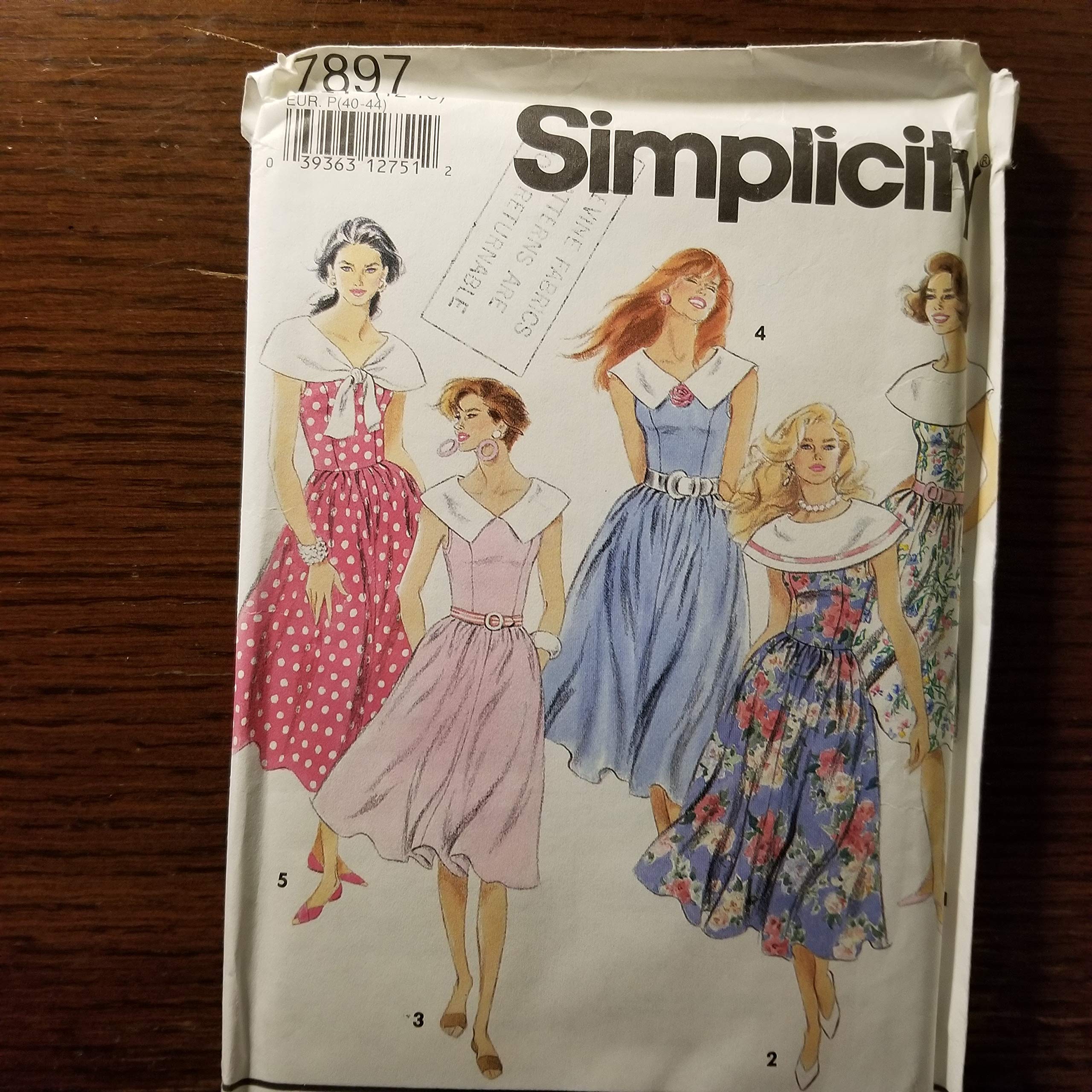 Robe pour femme Simplicity 7897 | Patron de couture tailles 40-44 et cols