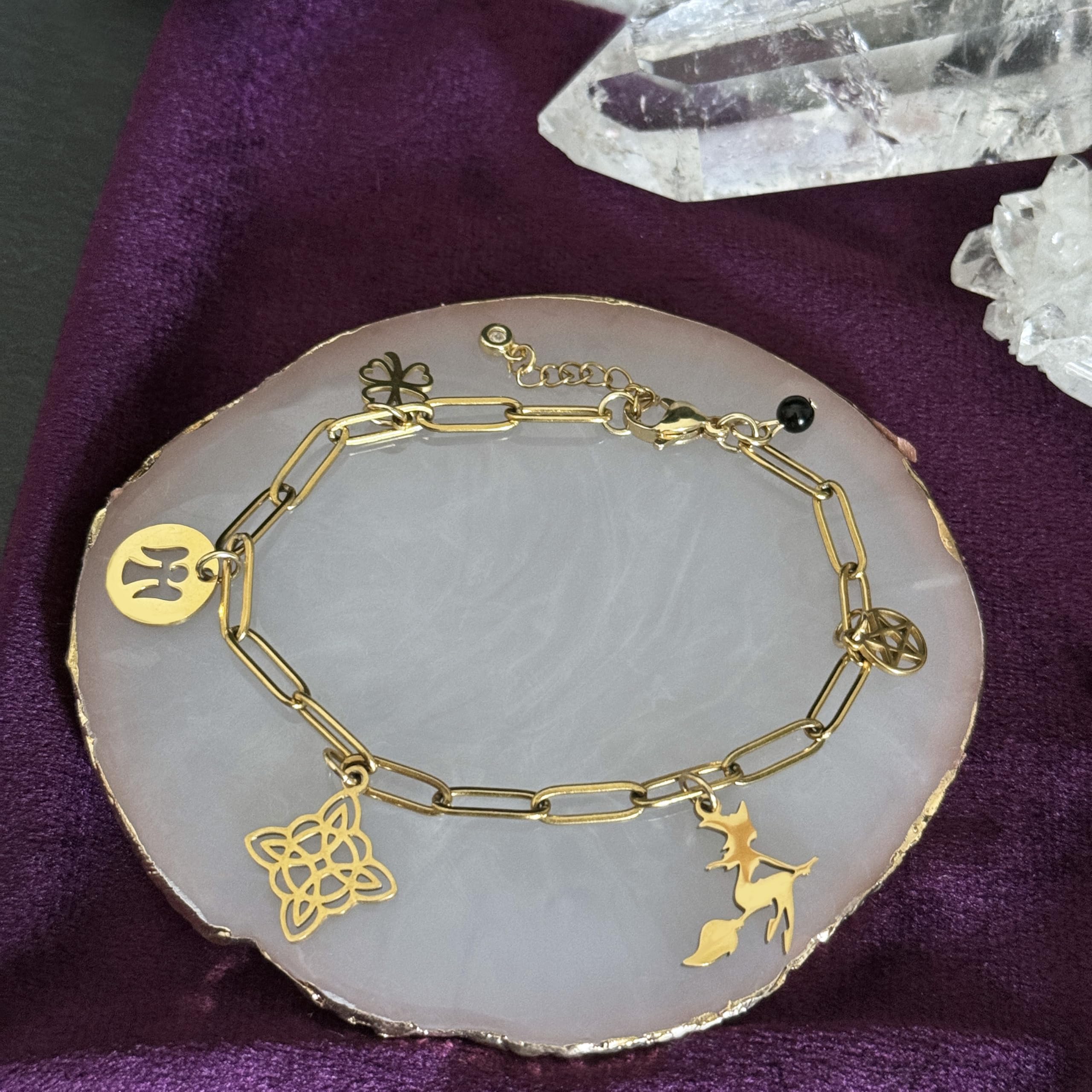 Simboliks Pulsera Protección Malas Energías - Acero Inoxidable Dorado con Ónix - Amuleto Bruja: Nudo de Bruja, Pentáculo, Ángel de la Guarda, Trébol de la Suerte - Contra Mal de Ojo y Hechizos