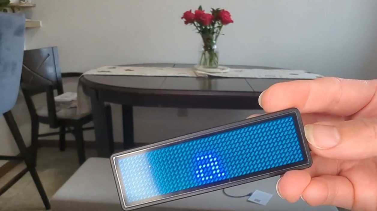 LED-Namensschild (Badge) BLAU mit Bluetooth-Steuerung über Smartphone LED-Namensschild (Badge) BLAU mit Bluetooth-Steuerung über Smartphone