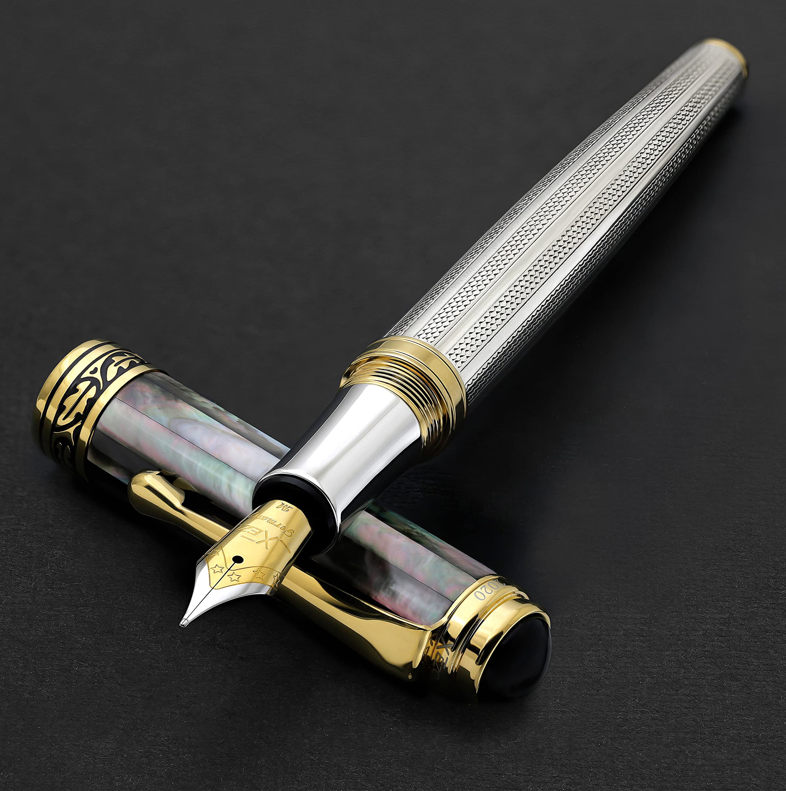Xezo Penna stilografica Maestro, pennino medio. Argento 925 sterling con madreperla nera di Tahiti e placcatura in oro 18 carati. Realizzata a mano, edizione limitata, numerata