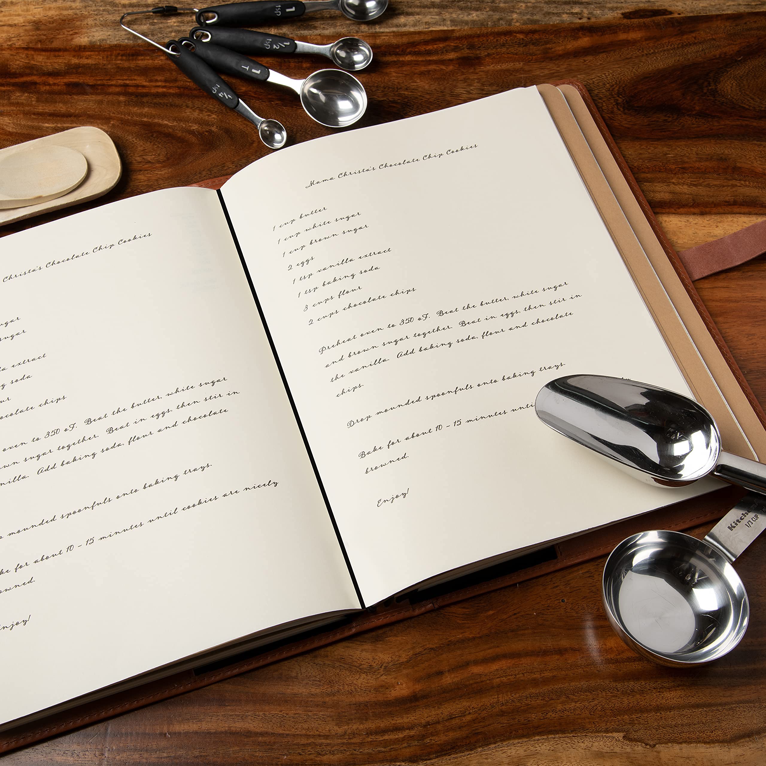 THEODORE Notizbucheinband aus Leder - 4 Gummibänder für 4 Notizbücher, großes Skizzenbuch (21,6 x 27,9 cm, XXL) - Perfekt für Erbstück-Tagebuch