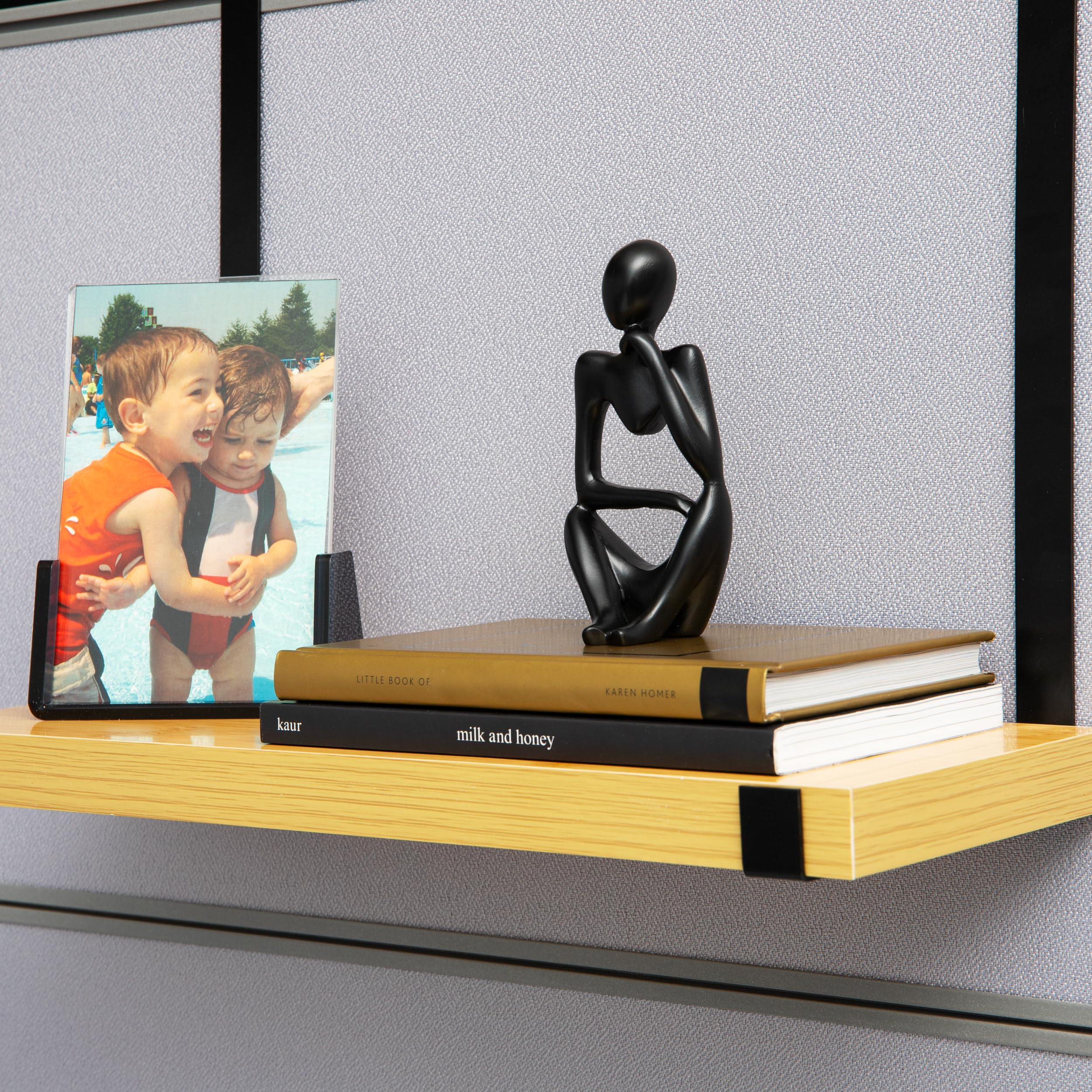 Mind Reader Wiszący organizer do półek, półka do kabiny na artykuły biurowe, rośliny i dekoracje, łatwy w instalacji, MDF i metal, 40 cm dł. x 14,6 cm szer. x 29,8 cm wys., brązowy