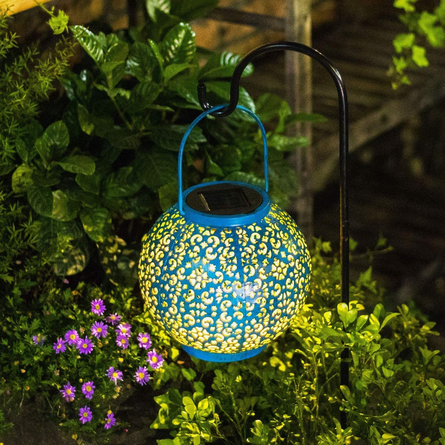 Lanterna solare da giardino LED Lampada a sospensione decorativa in metallo per esterni a energia solare per esterni di Natale