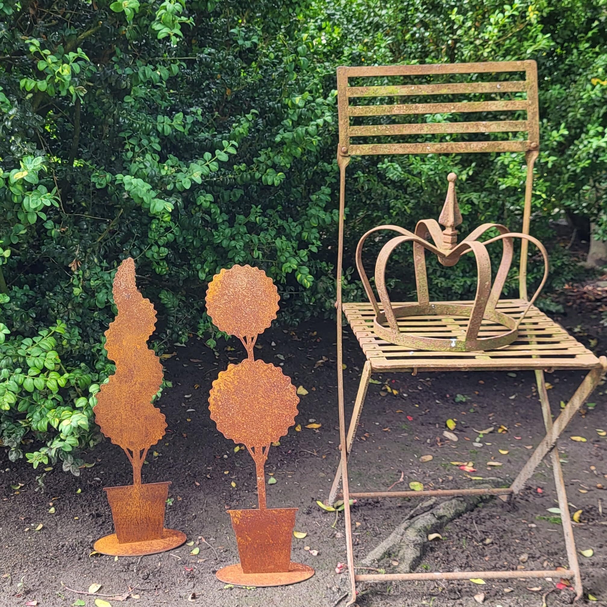 Storm's Gartenzaubereien Metalldeko in Rost Baum im 2er Set mit Formschnitt 57cm zum Stellen Edelrost Deko für Balkon und Terrasse