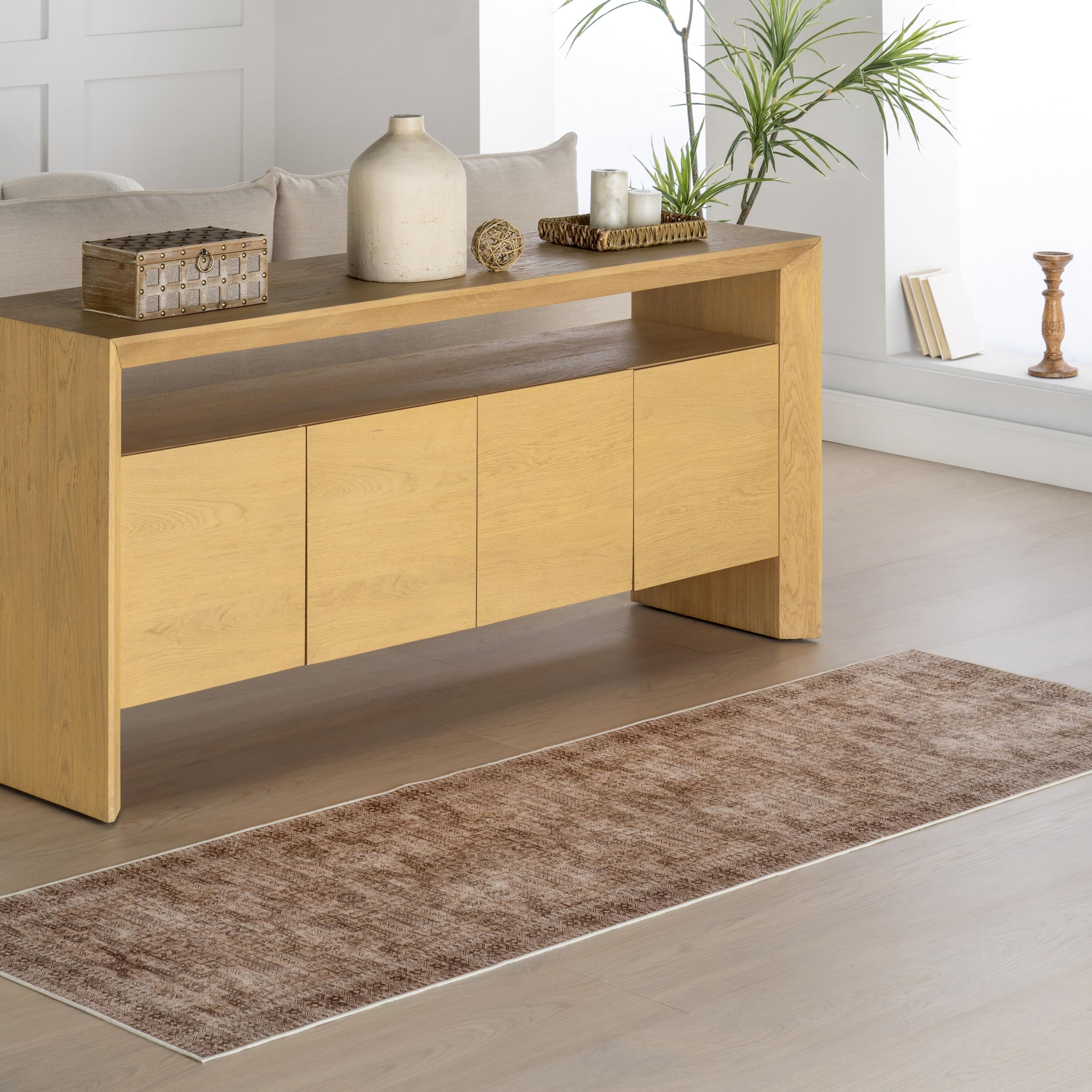 Tapis de couloir nuLOOM Jett beige pour réchauffer l'ambiance de votre entrée