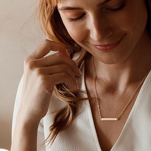 Miniatura 4 de Petite Boutique Collar de barra con nombre chapado en oro de 16 quilates, grabado a máquina, collar personalizado para boda, graduación,