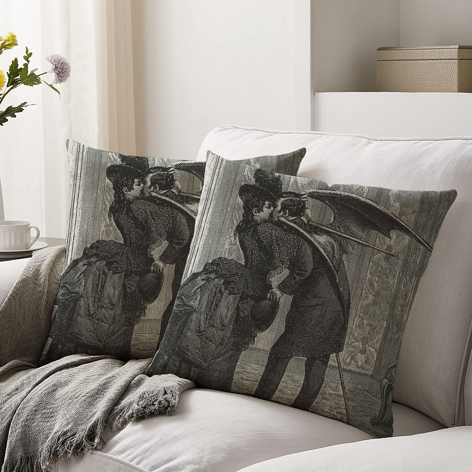 Vintage Kiss Gothic Vampire Pillow Cover – 20x20 Inch Linen Square Cover For Sofa Or Bed