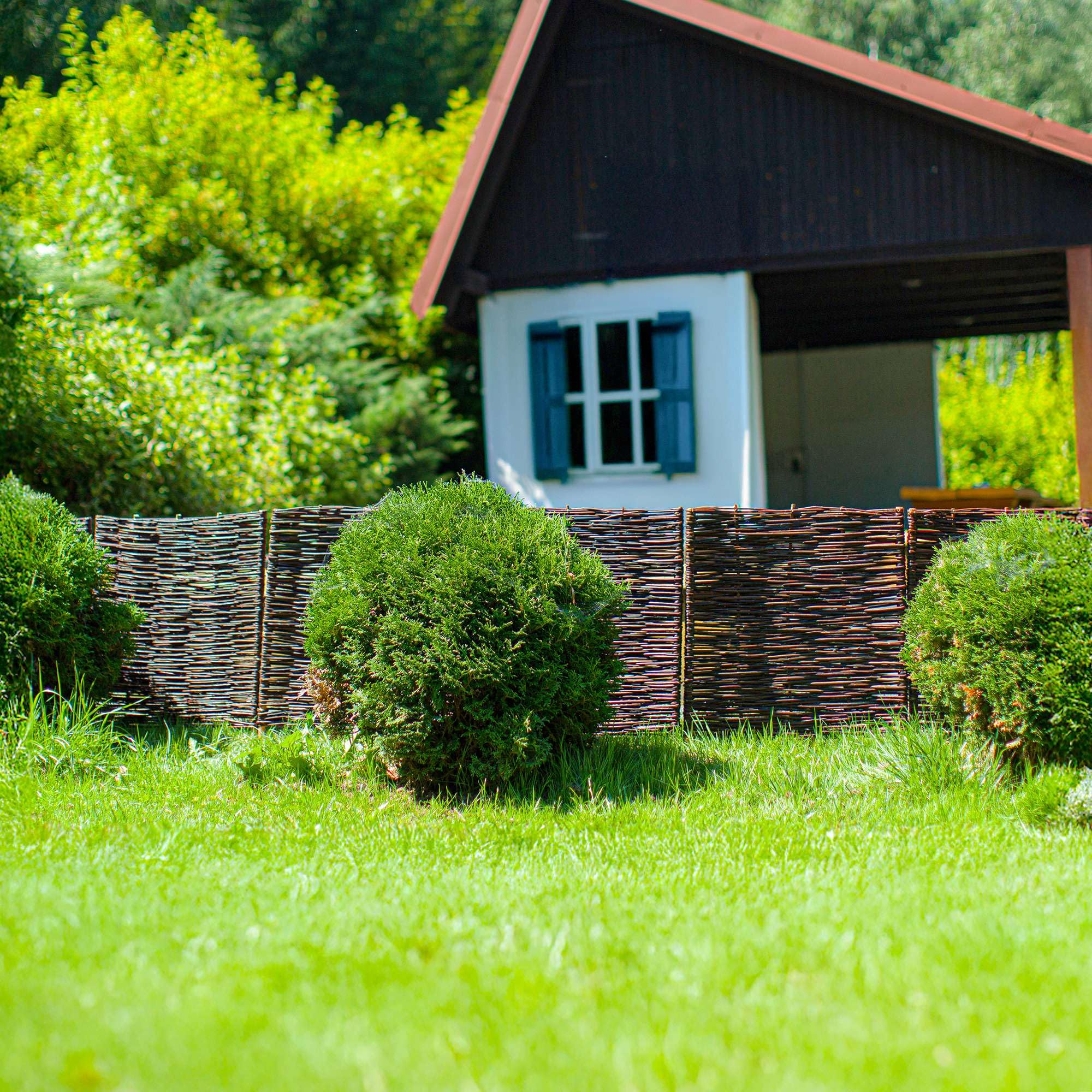 1 x BOGATECO Beeteinfassung aus Weide | 60 cm Lang & 60 cm Hoch | Holz-Zaun Rasenkante | Weiden-Zaun Steckzaun Perfekt für den Garten als Weg-Abgrenzung | Beetumrandungen | Dekorative Zäune