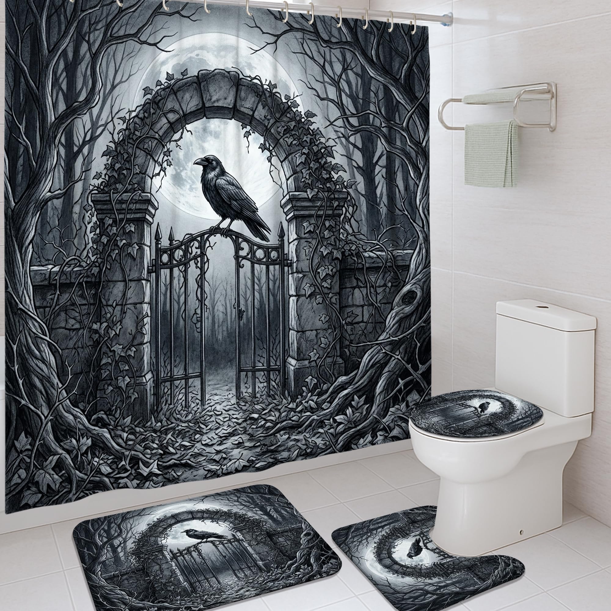 Rideau de douche corbeau et tapis noir pour sublimer la chambre d'amis