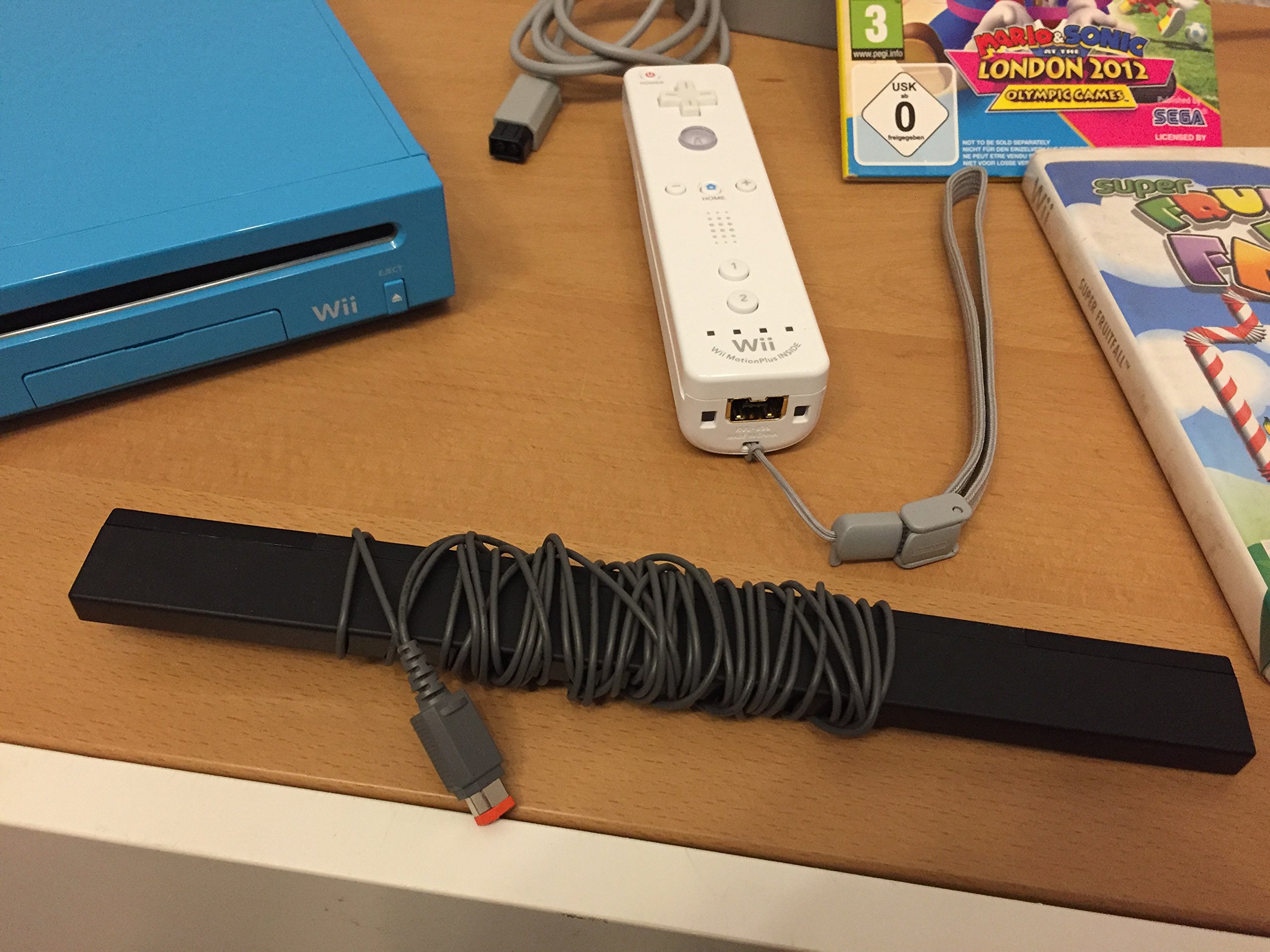 Console Wii bleue + Mario & Sonic aux Jeux Olympiques de Londres 2012 + Télécommande Wii Plus - bleu