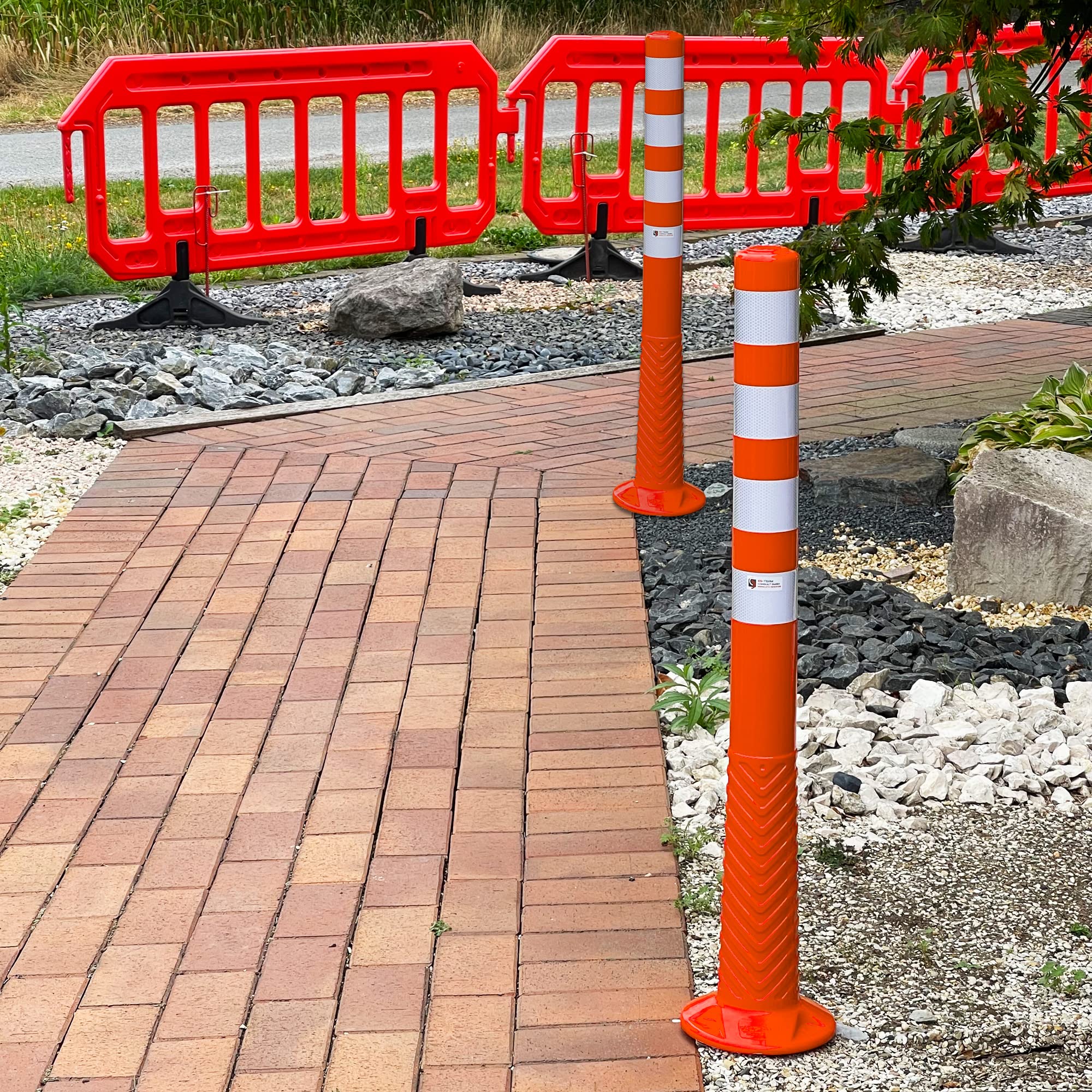 3 Stück UvV®-Reflex Absperrpfosten, Poller 100 cm hoch, flexibel orange, reflektierend, selbstaufrichtend