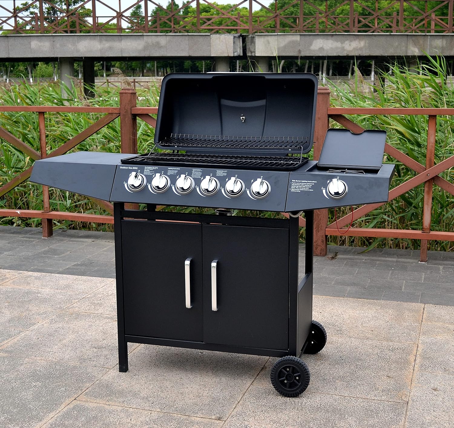 Barbecue 6+1 a gas, con vassoio raccogli olio, tavoli laterali, coperchio e ruote, per giardino, terrazza, campeggio Barbecue 6+1 a gas, con vassoio raccogli olio, tavoli laterali, coperchio e ruote, per giardino, terrazza, campeggio