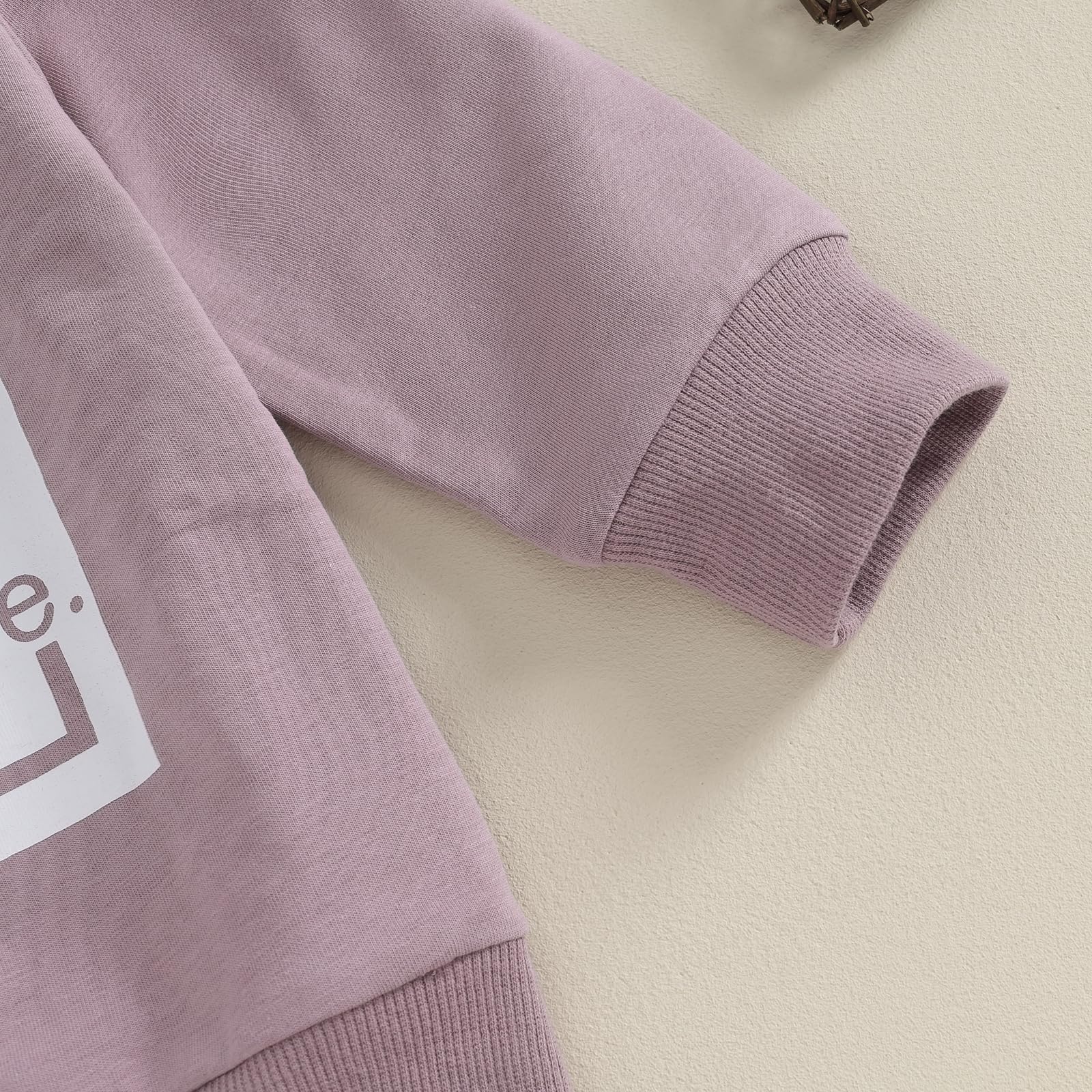 Ropa de bebé niña pequeña, sudadera de manga larga con estampado de letras y pantalones deportivos elásticos, traje de otoño e invierno para recién nacido