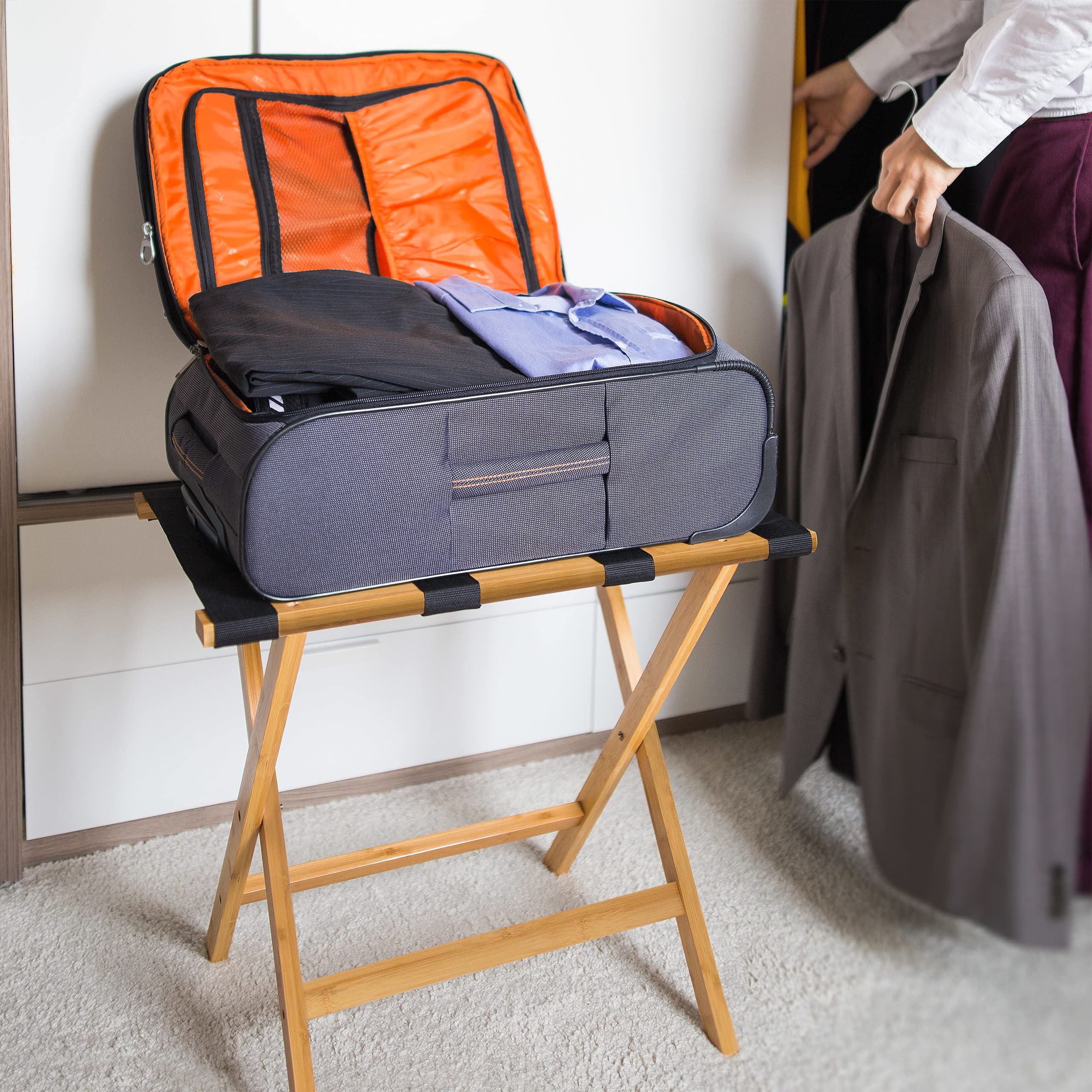Relaxdays Support de bagages Porte-bagages valises HxlxP: 50 x 60 x 37,5 cm en bambou accessoire avec 4 sangles dépose valise, nature