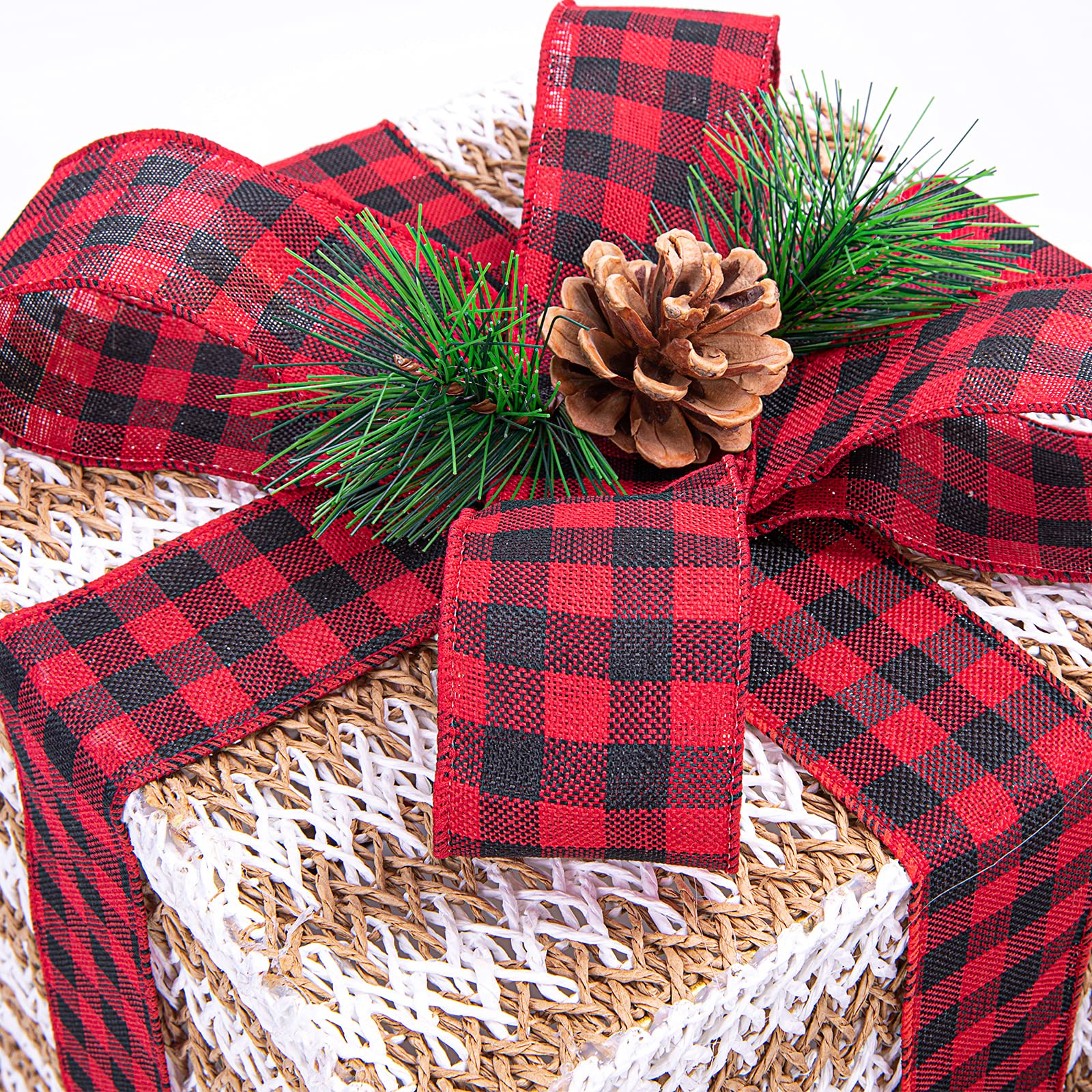 Sunnyglade Lot de 3 boîtes cadeaux lumineuses de Noël avec prise, nœuds dorés, feuilles de pin artificielles et pommes de pin pour décoration d'intérieur ou de vacances Rayures tricotées