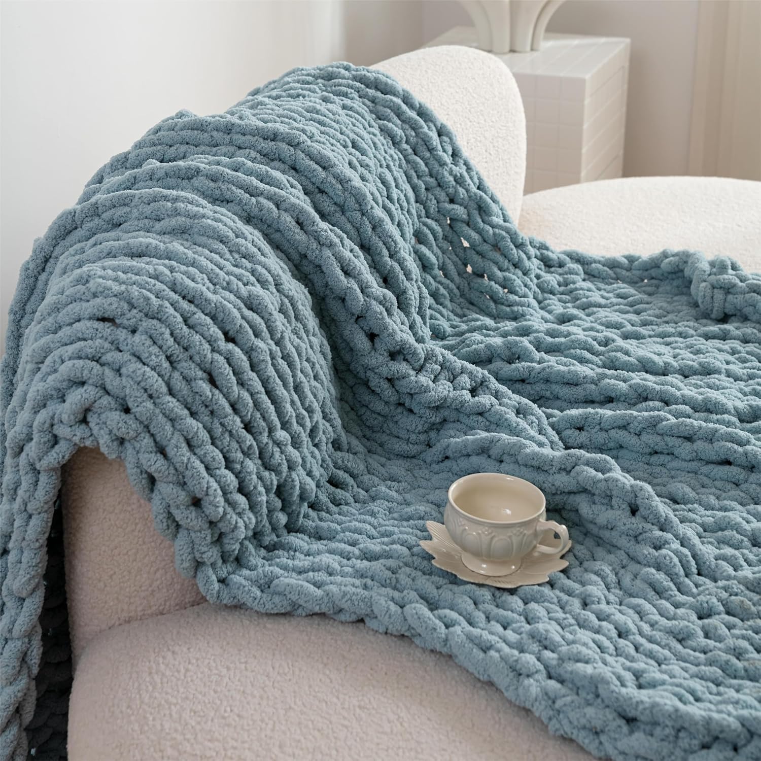 Luxury Chunky Knit Blanket Throw, Handmade Thick Chenille Yarn Throw 50x60, Cable Knit Crochet Blanket, Decorative Cozy and Soft Crochet Throw Blanket for Couch Home Decor