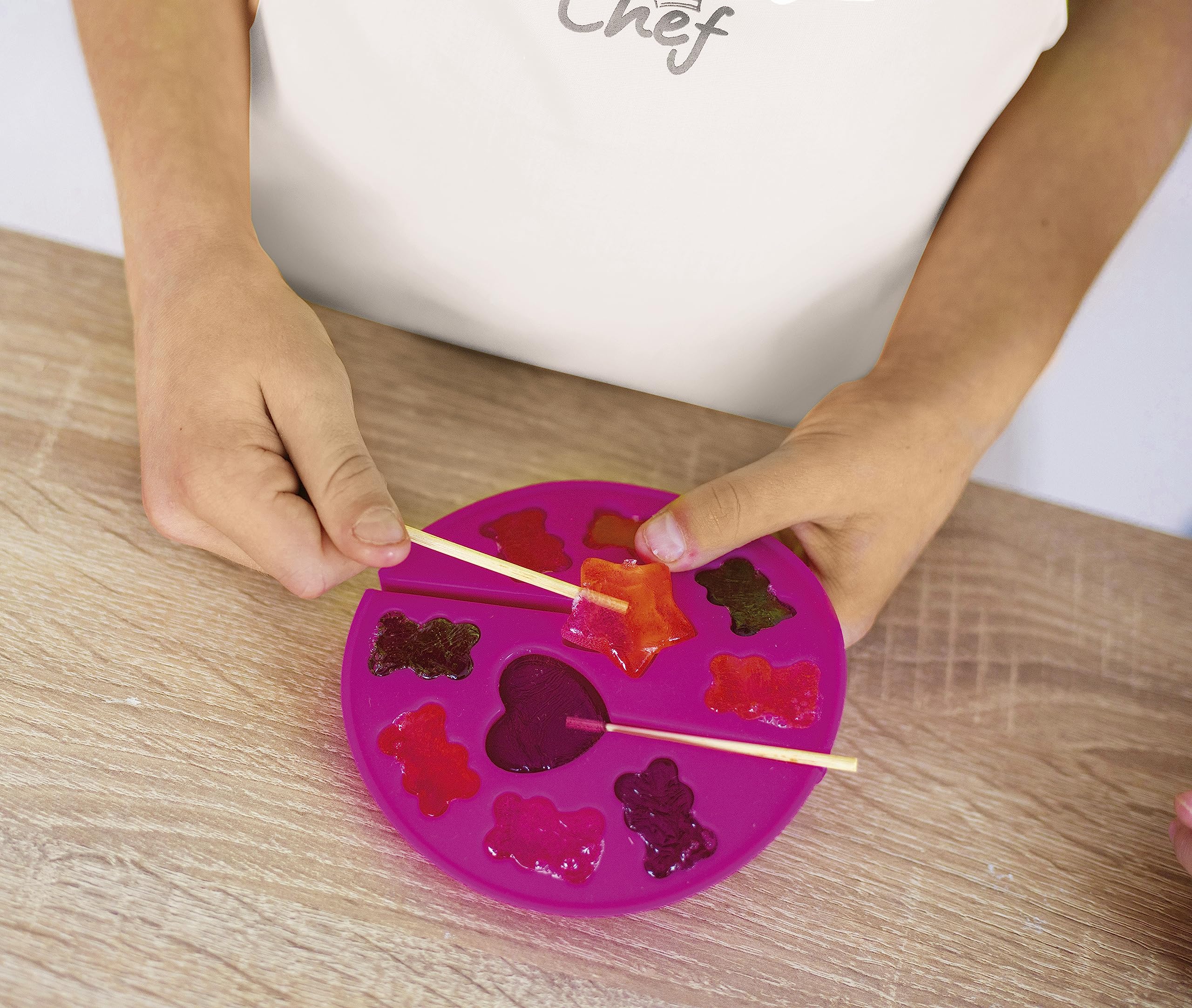 Smoby - Super Benny La cucina delle delizie, 7600310916, +3 anni, accessori per cucinare davvero, grembiule incluso, 32 accessori, ricettario