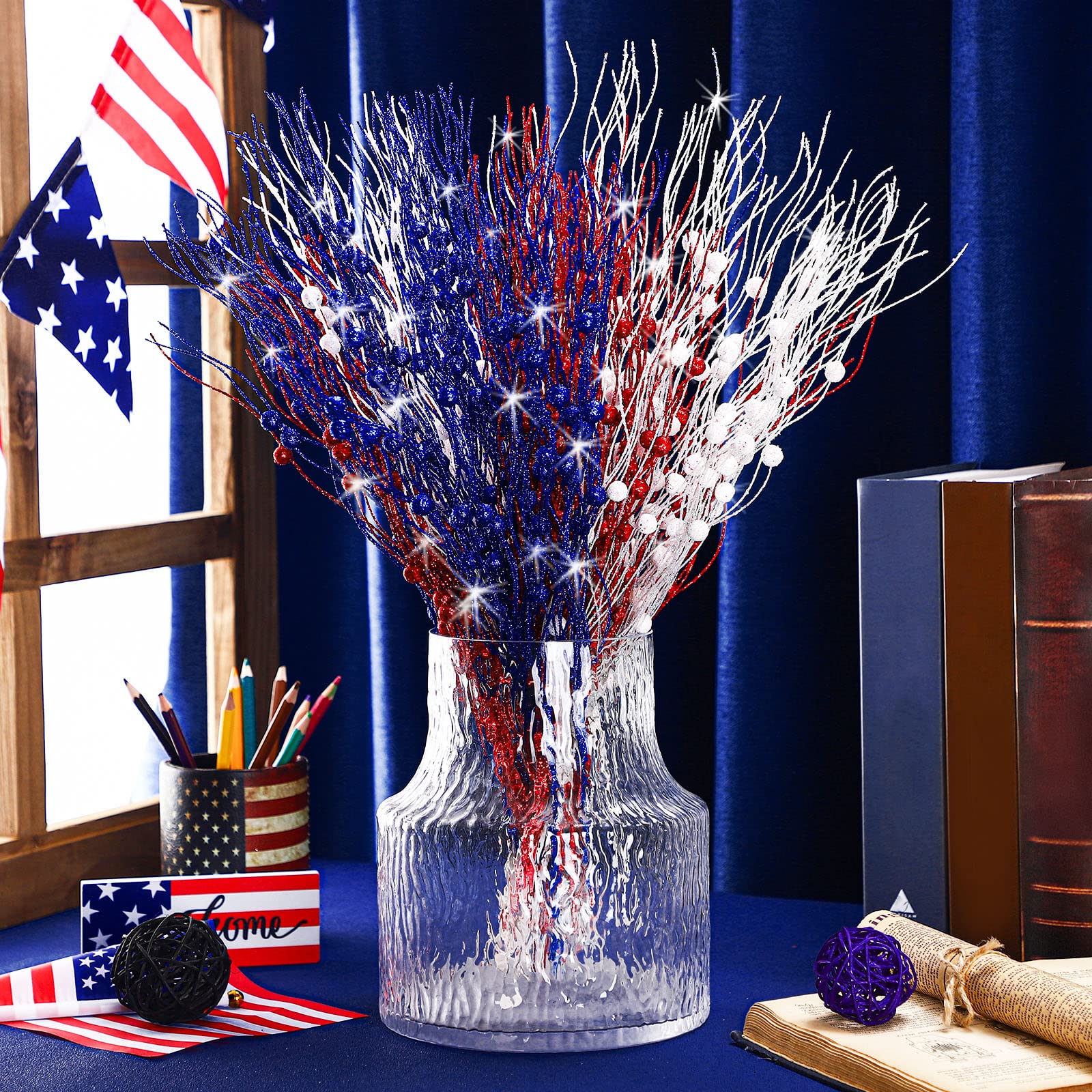 Giegxin Lot de 32 tiges de baies artificielles patriotiques de 43,2 cm - Tiges de baies pailletées pour décoration du jour de l'indépendance du 4 juillet (rouge, bleu, blanc)