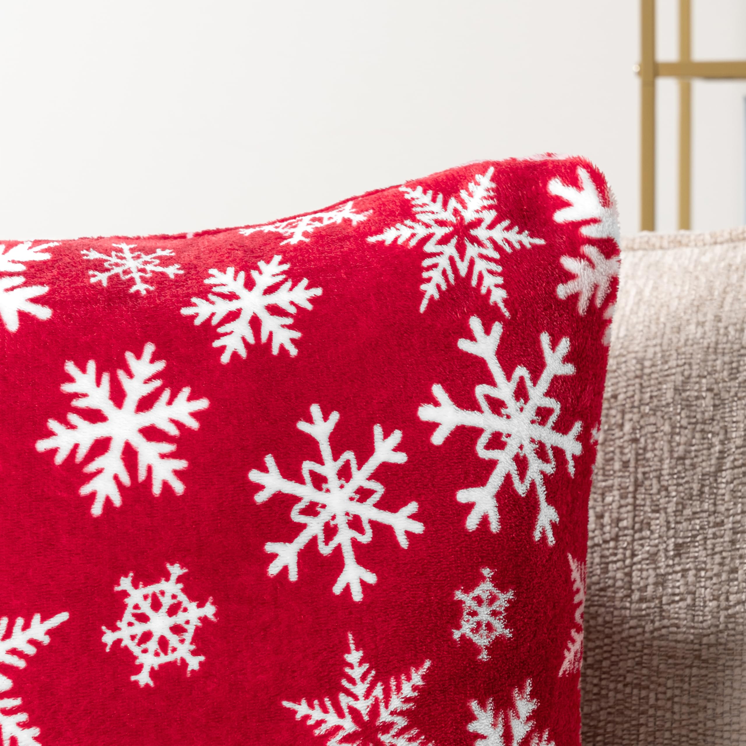 PAVILIA Juego de 2 fundas de almohada navideñas de 18 x 18 pulgadas, fundas de almohada decorativas para cama, sofá, Navidad, invierno, decoración de dormitorio, sala de estar, fundas cuadradas de