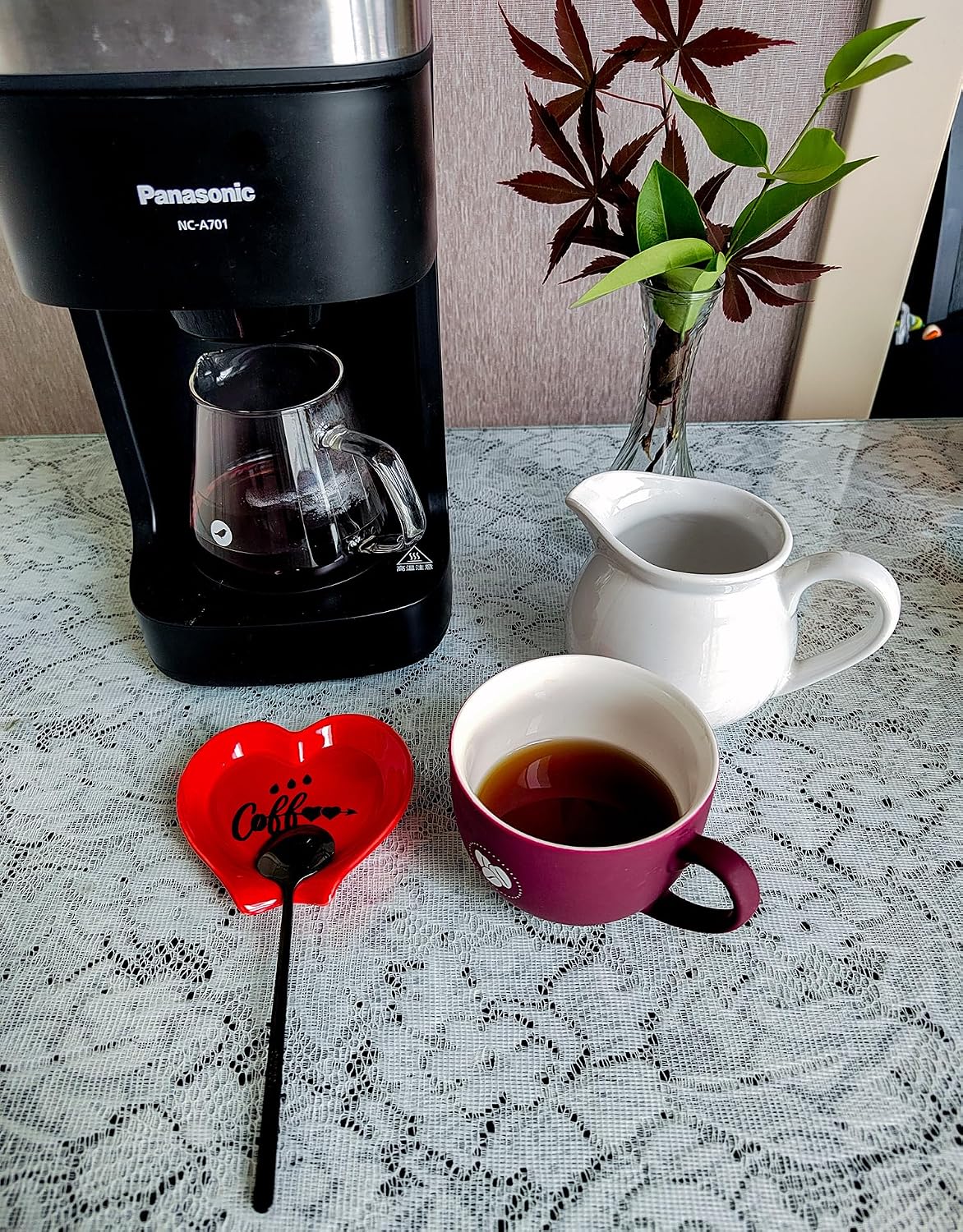 Heart-shaped Coffee Spoon Rest, Mini Coffee Spoon Holder, Small Ceramic Spoon Rest for Coffee Stirrers, Teaspoon, Bar Spoon, Coffee Bar Accessories, Coffee Station (Red+black spoon)