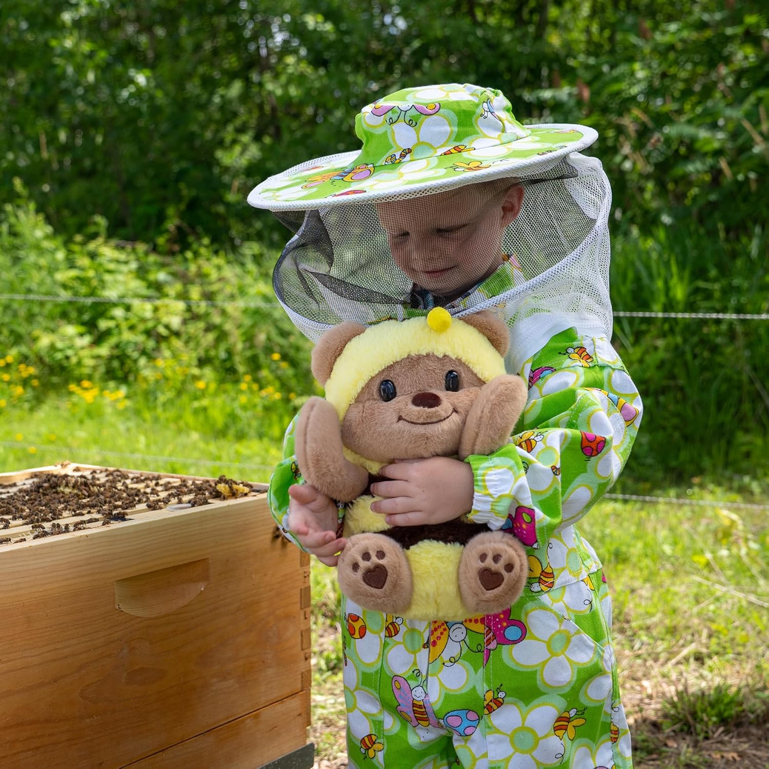 Mann Lake Child Green & Floral Beekeeping Suit with Veil, Protective Beekeeping Gear for Children, Durable Kids Beekeeper Outfit, Full Protection Suit with Design for Young Beekeepers, Size 4-8