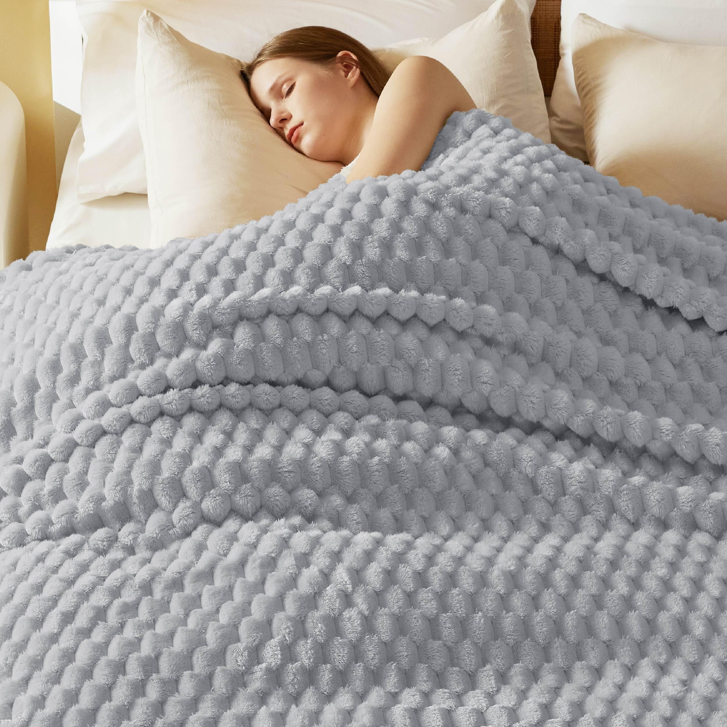 bedsure blanket queen size for bed - 350gsm fluffy plush bubble blanket queen size for home room decor, gentlesoft cute fleece soft cozy gifts for women girls, light grey, 90x90 inches