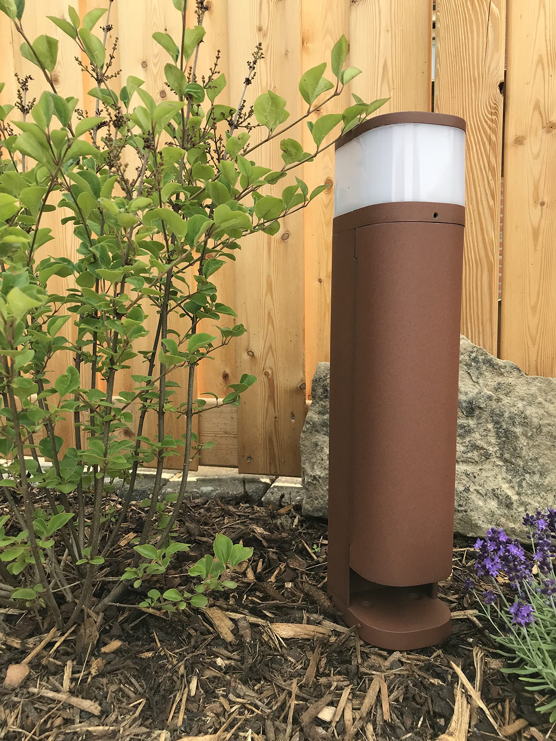 BOLD Volo Garten-Leuchte mit 2 Steckdosen - IP44 Pollerleuchte Rostfarben | Wetterfeste Aussensteckdose mit 470lm G9 Licht, 45 cm Aluguss Säule, ideal für Wegeleuchte und Gartenstrom Anschluss
