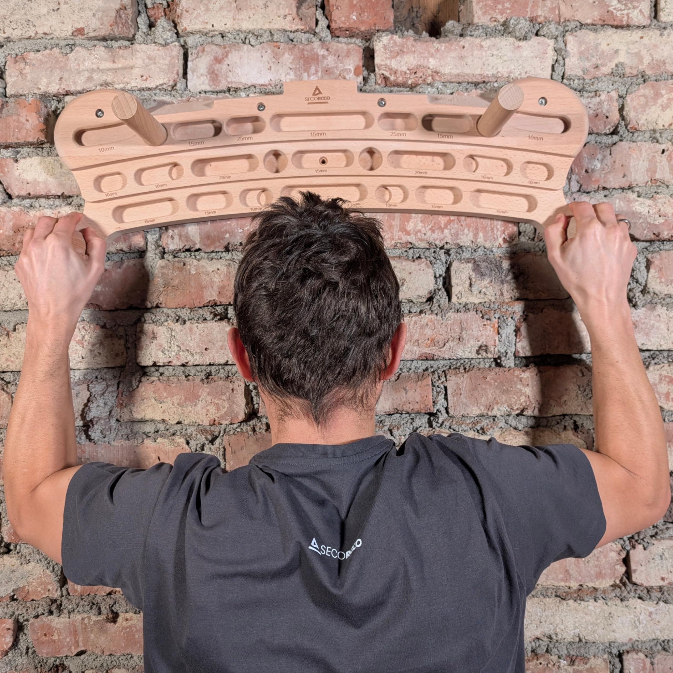 Kletterboard aus Holz - Eierlegende Wollmilchsau - Multi Hangboard mit Sticks und Sloper - Grifftiefen 10-25 mm