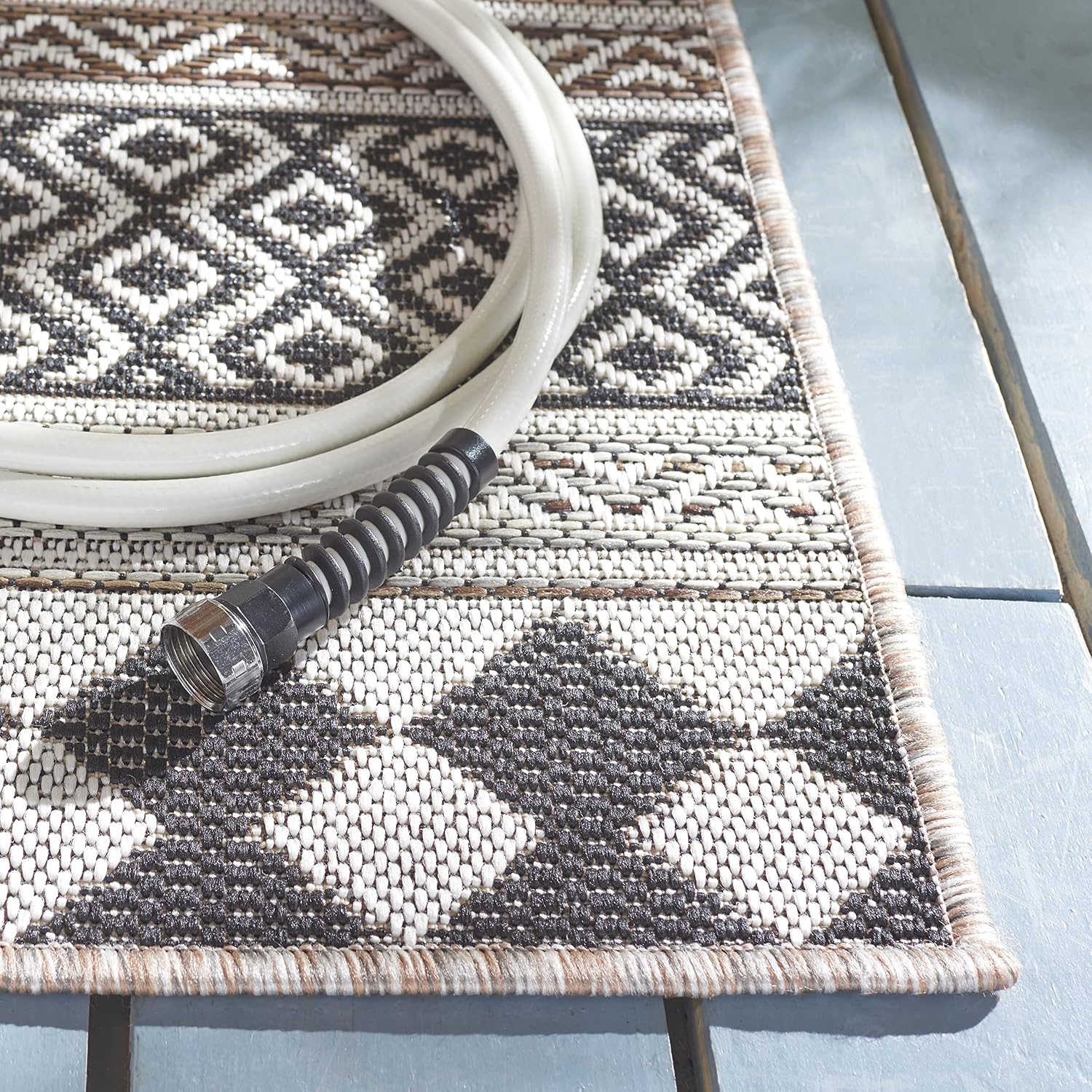 SAFAVIEH Washable Rug Outdoor Havana Collection - 6'7" Square, Light Brown & Black, Non-Shedding & Easy to Clean, Ideal for Patio, Backyard, Mudroom (HAV325E)