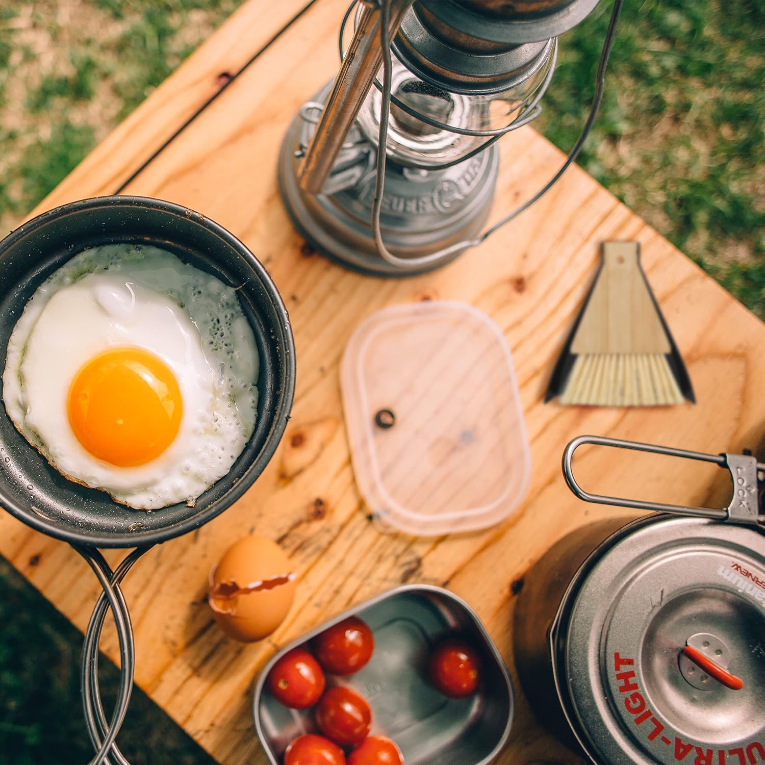 Relaxdays Mini Dustpan and Brush, Set of 2, Table Broom, Cleaning Equipment, Kitchen & Camping, Hanging, Black/Natural, 16.5 x 15 x 4 cm