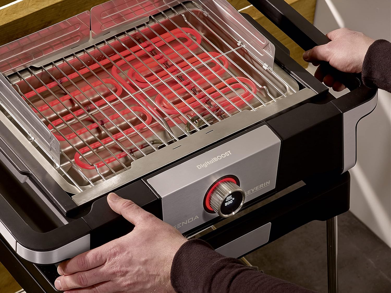 SEVERIN SENOA DigitalBOOST S - Barbecue elettrico con supporto, con avvio rapido fino a 500 °C, per balcone con superficie SafeTouch, in acciaio inox/nero, PG 8118 SEVERIN SENOA DigitalBOOST S - Barbecue elettrico con supporto, con avvio rapido fino a 500 °C, per balcone con superficie SafeTouch, in acciaio inox/nero, PG 8118