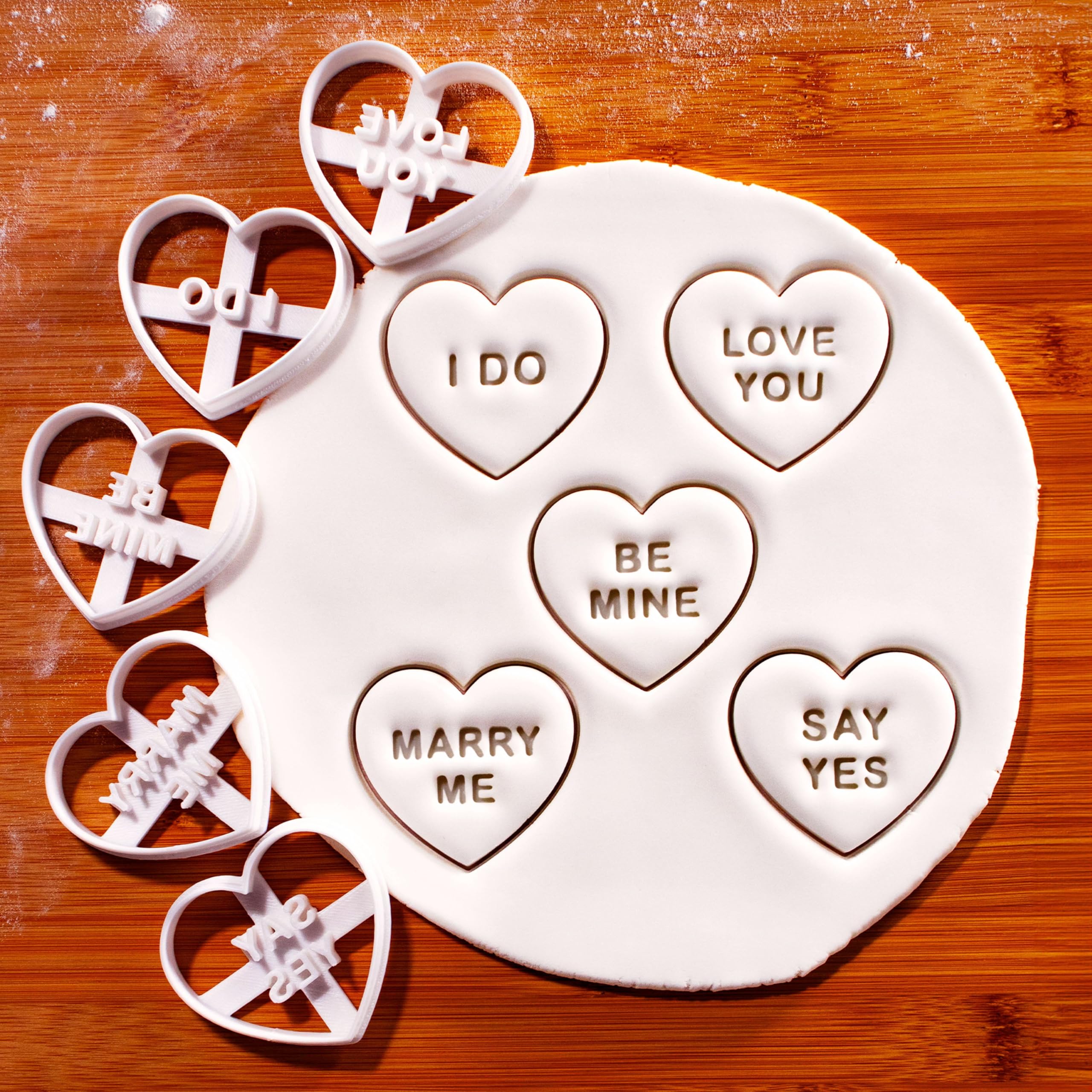 BAKERLOGY Lot de 10 emporte-pièces cœur messages amour & demande – Messages romantiques mignons pour rendez-vous, Saint-Valentin, mariages, fiançailles, anniversaires et biscuits de célébration
