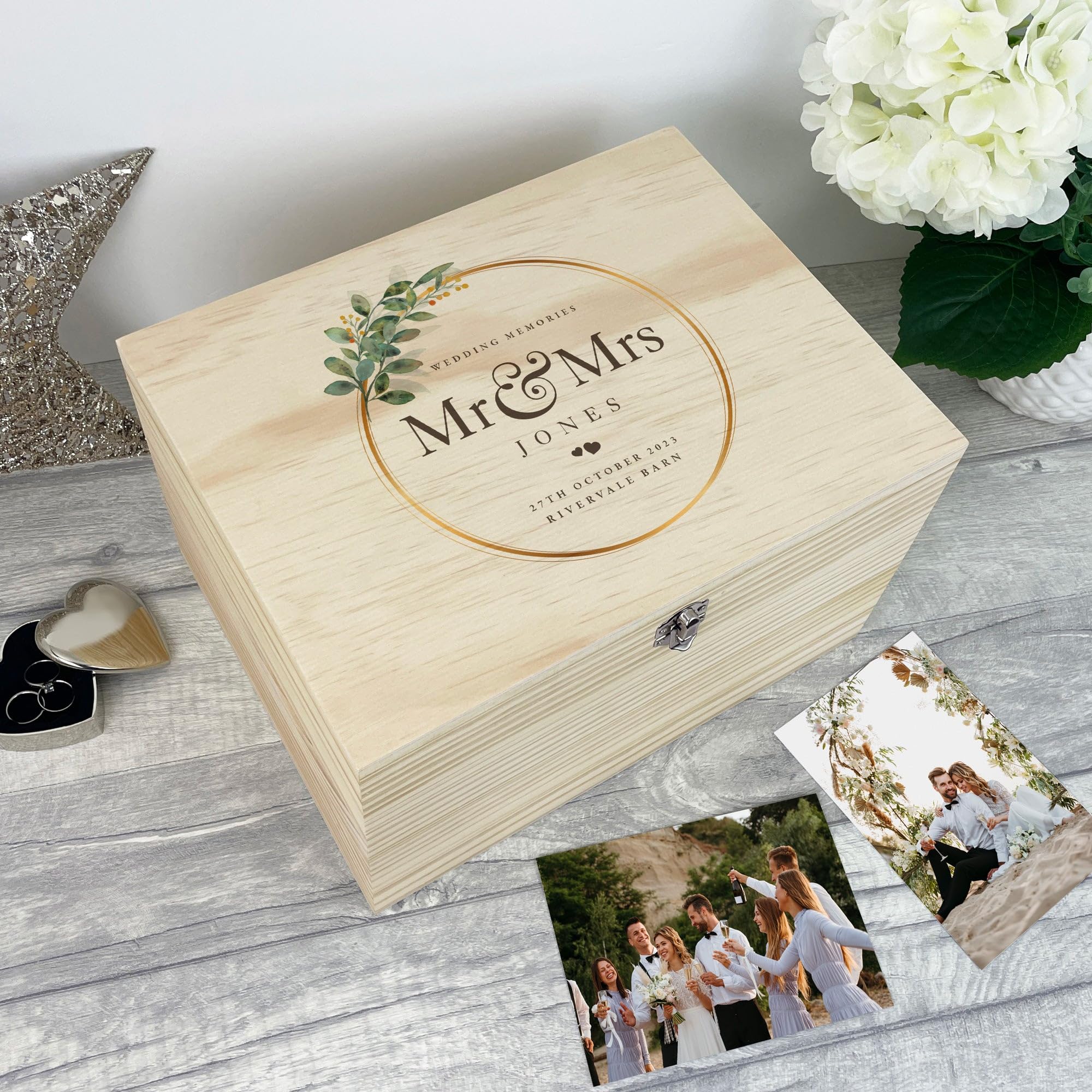Caja de recuerdos de boda de madera personalizada, regalo de boda personalizado, mensaje, apellido, fecha y lugar, regalo perfecto para el día de la boda, diseño de corona dorada y hojas, 26 x 19 x